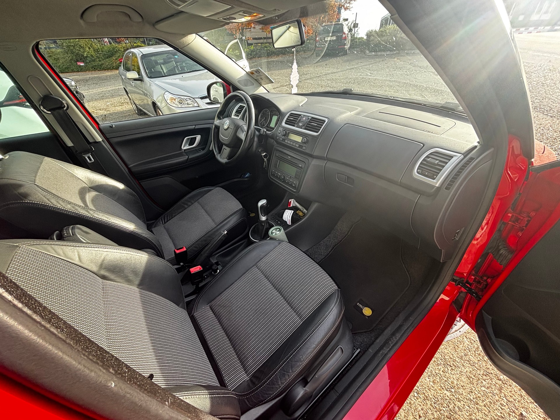 SKODA Fabia 1.6 Elegance-image-12