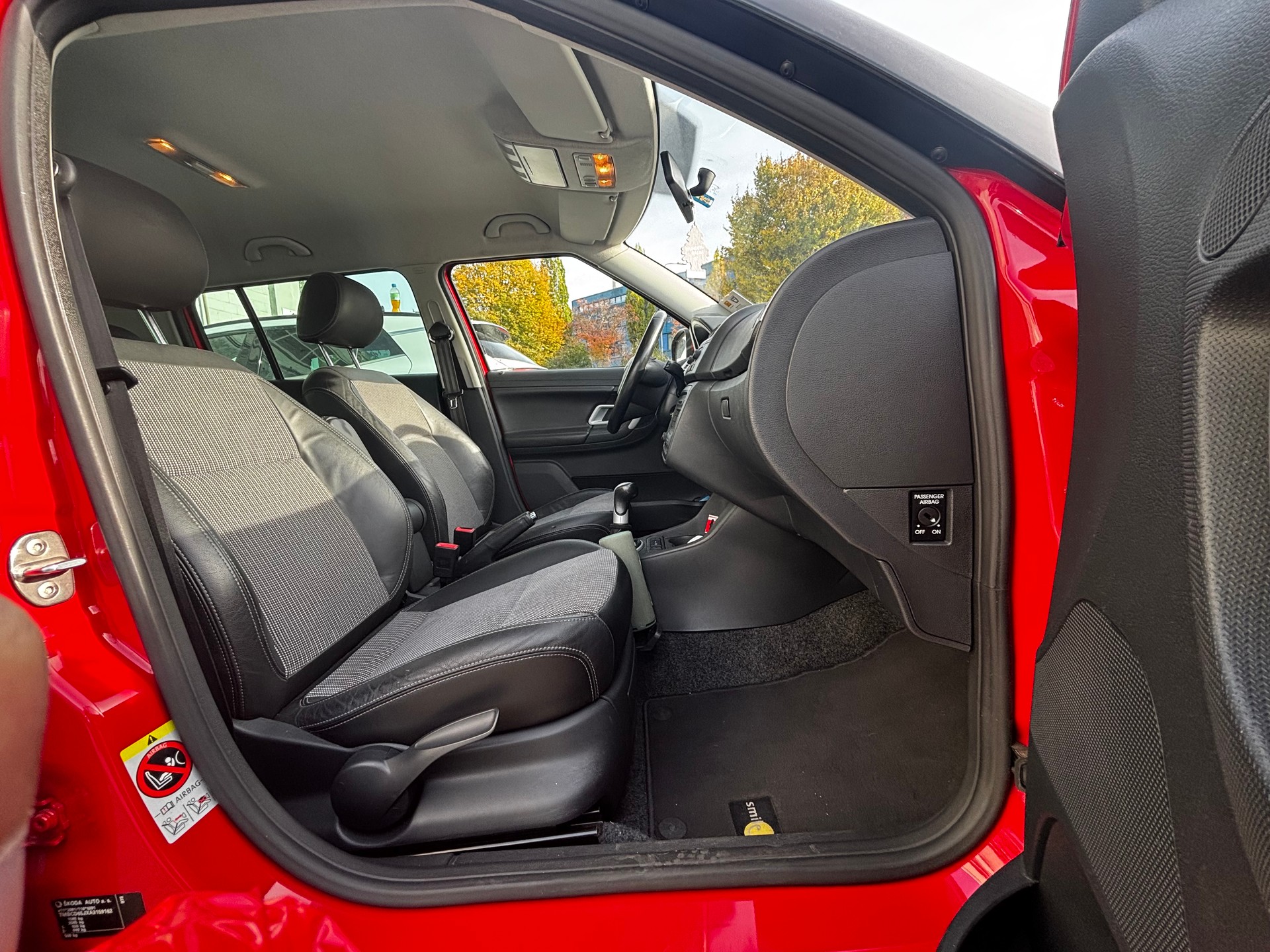 SKODA Fabia 1.6 Elegance-image-10