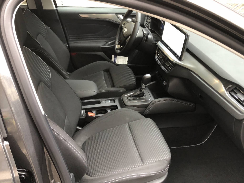 FORD Focus Station Wagon 1.0i EcoB Hybrid 155 Titanium X-image-9