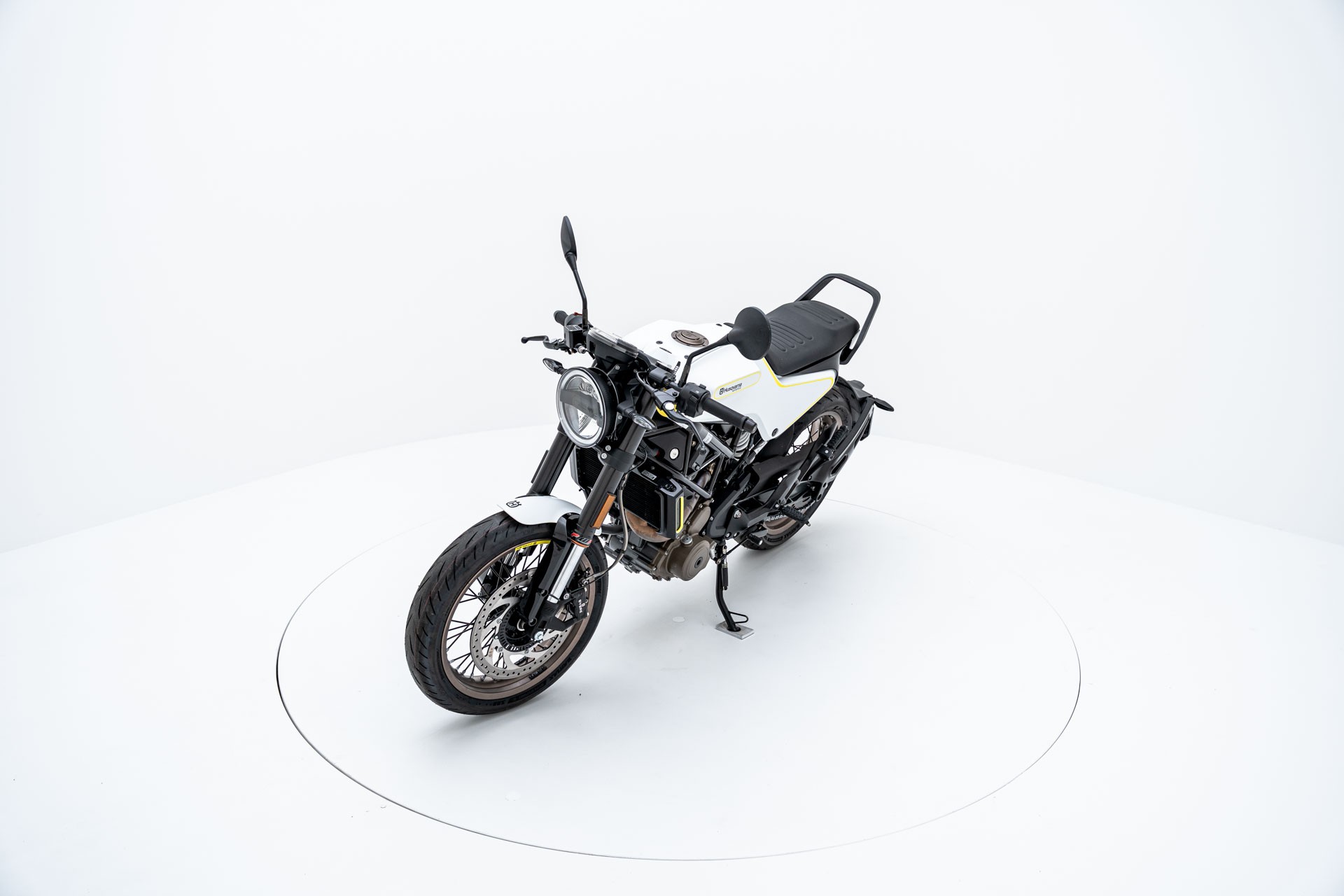 HUSQVARNA Vitpilen 401-showroom-element-2