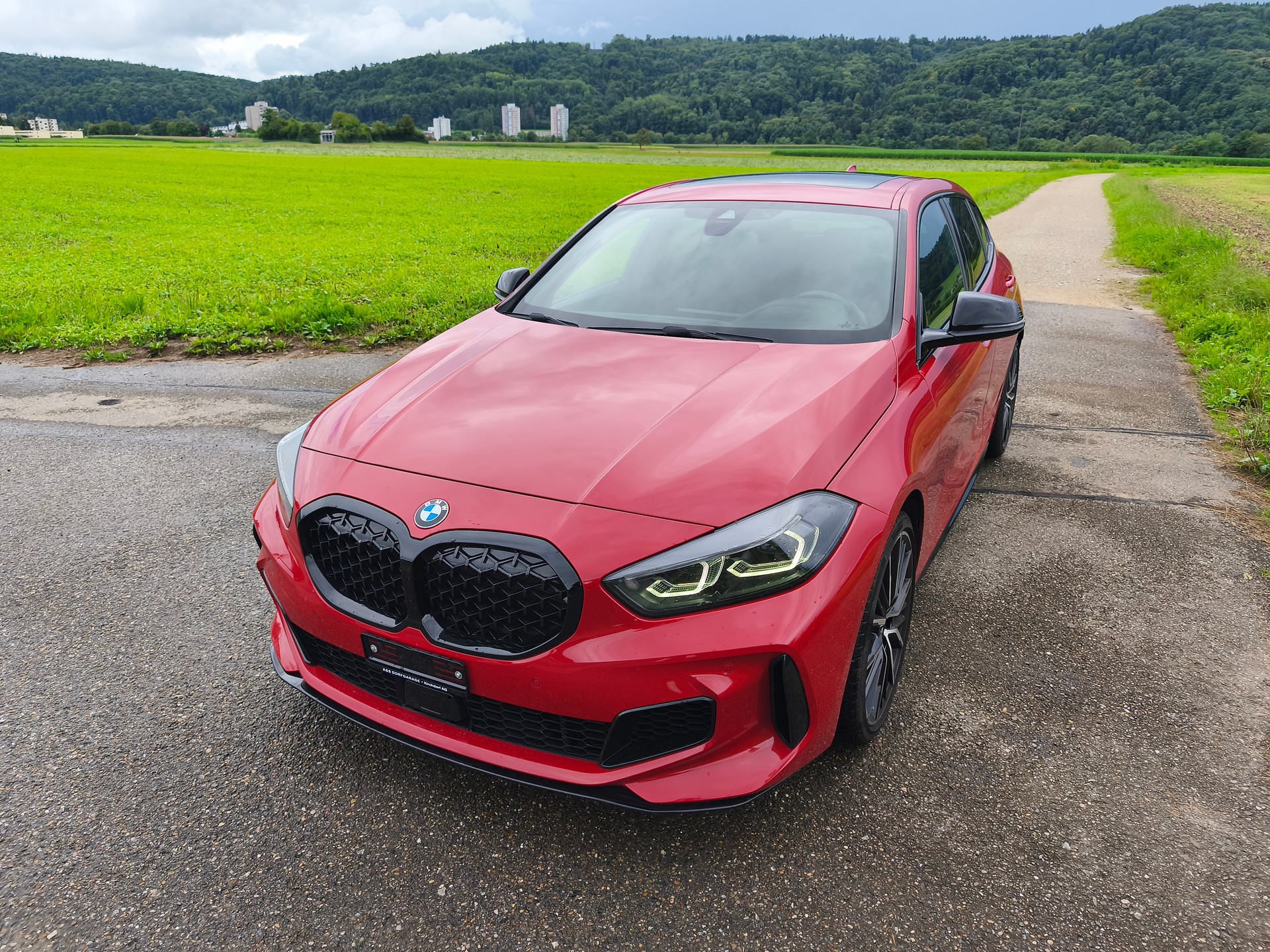 BMW M135i xDrive Steptronic-image-0