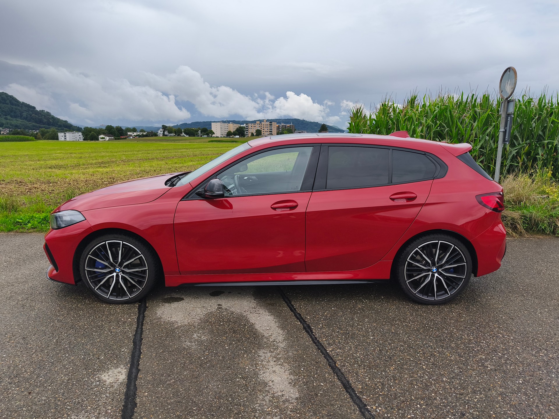 BMW M135i xDrive Steptronic-image-1