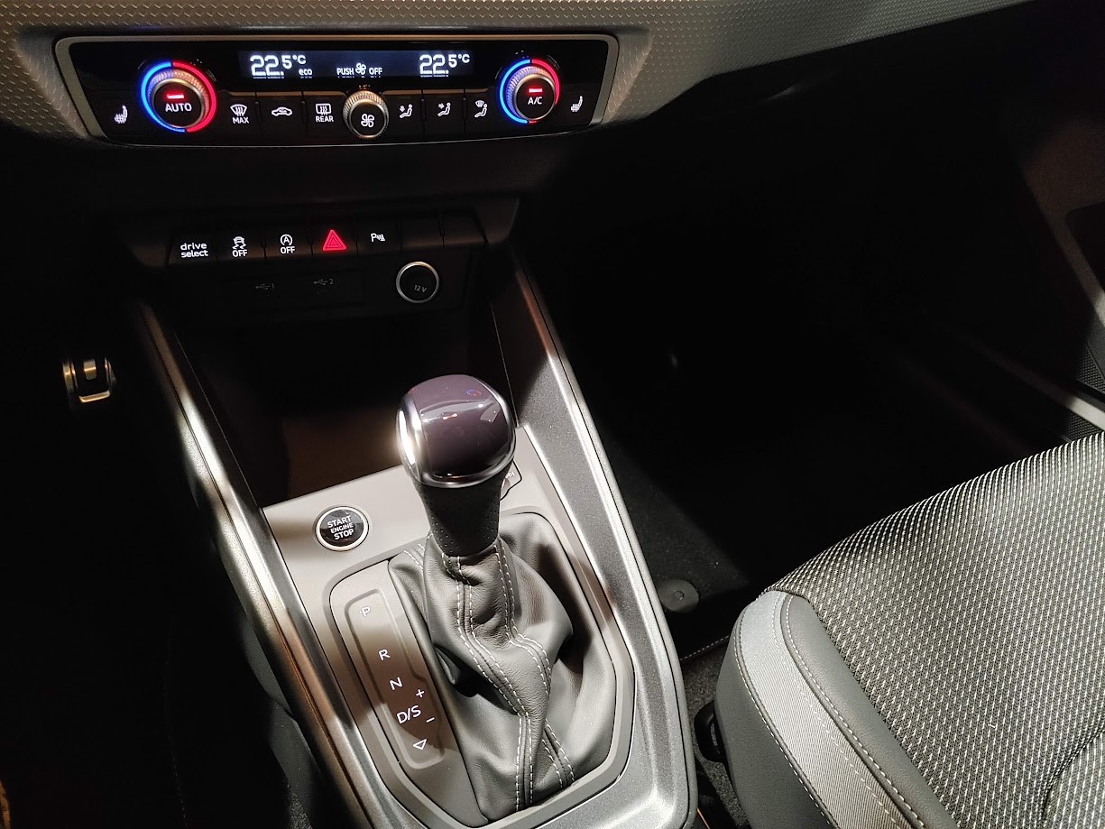 AUDI A1 Sportback 40 TFSI S Line S-tronic-image-8