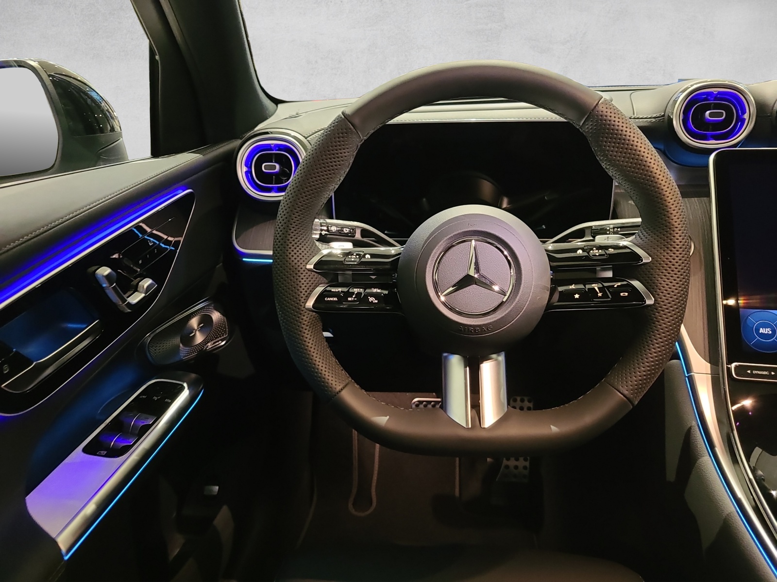 MERCEDES-BENZ GLC 300 4Matic 9G-Tronic-image-12