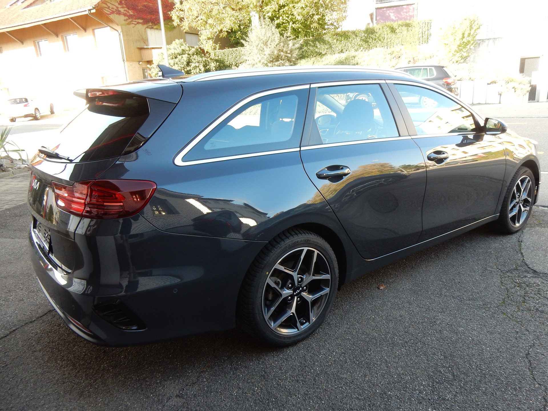 KIA Ceed SW 1.5 T-GDi DCT Spirit (Style)-image-3