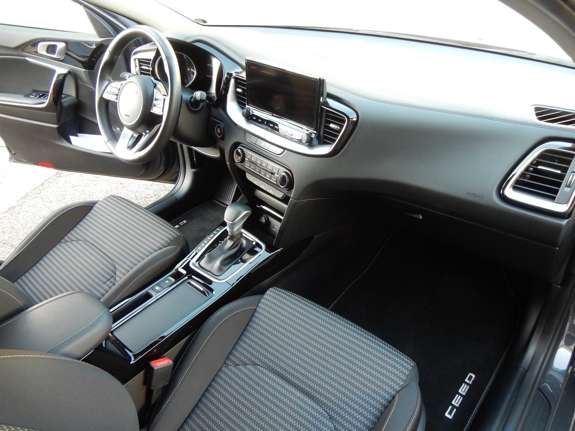 KIA Ceed SW 1.5 T-GDi DCT Spirit (Style)-image-10