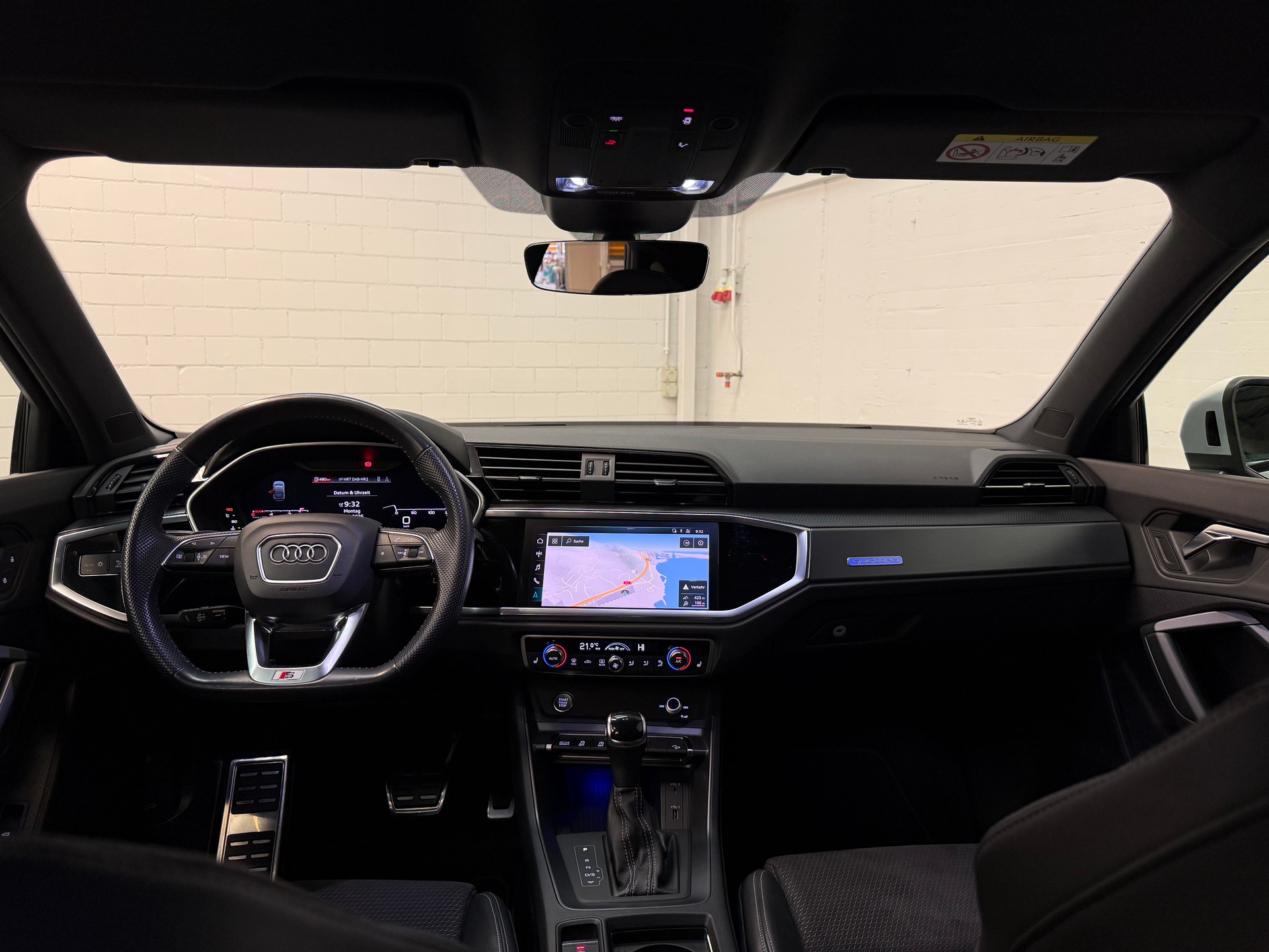 AUDI Q3 Sportback 40 TDI S line quattro S-tronic-image-12