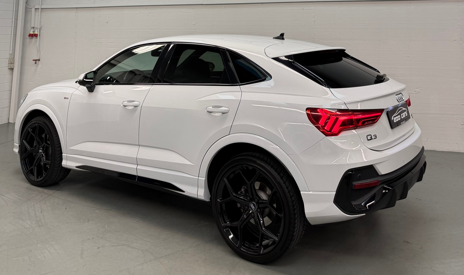 AUDI Q3 Sportback 40 TDI S line quattro S-tronic-image-6