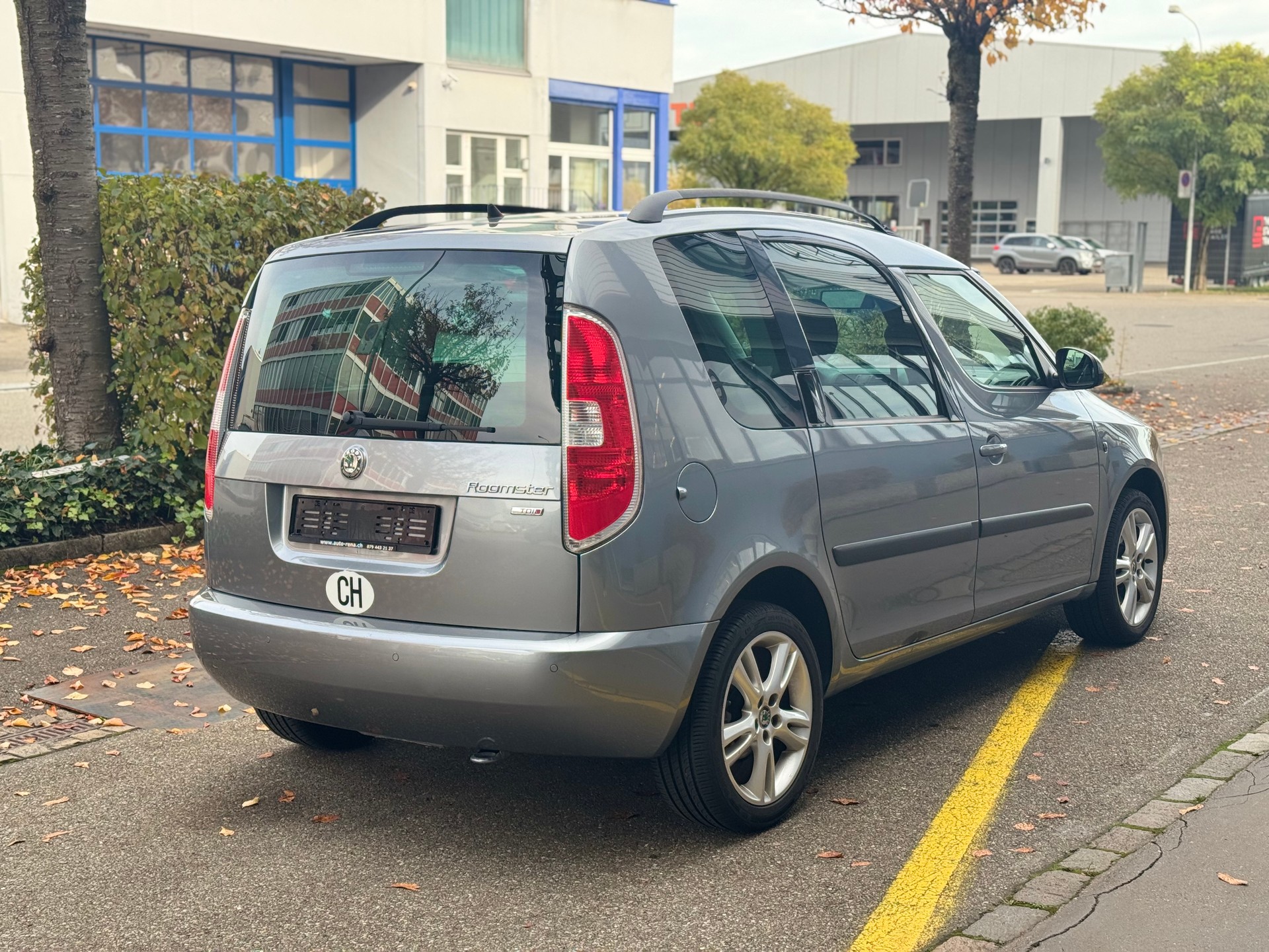 SKODA Roomster 1.6 TDI Elegance-image-2
