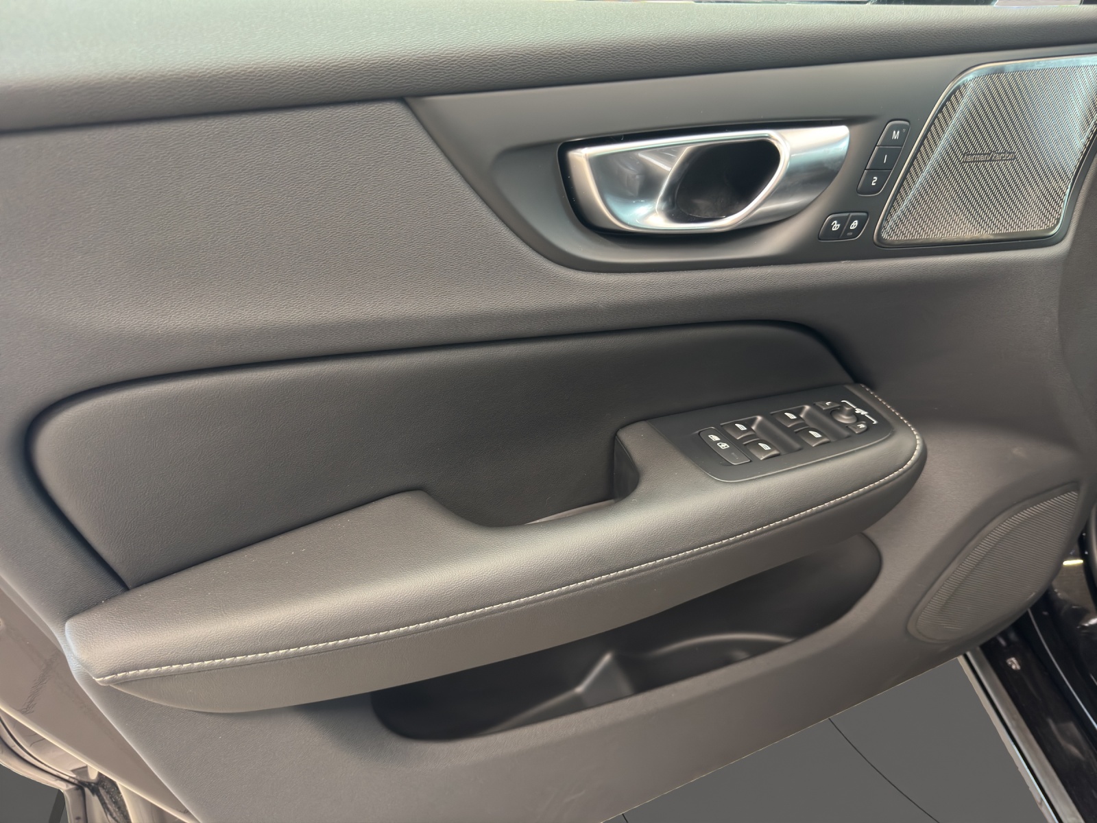 VOLVO V60 2.0 T8 TE Ultra Dark eAWD-image-14