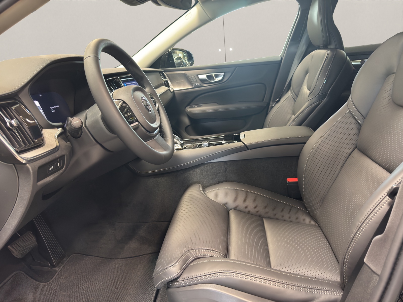 VOLVO V60 2.0 T8 TE Ultra Dark eAWD-image-12