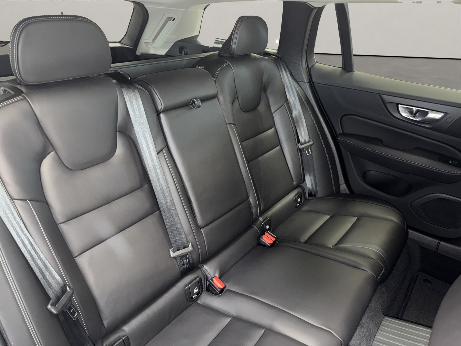 VOLVO V60 2.0 T8 TE Ultra Dark eAWD-image-11