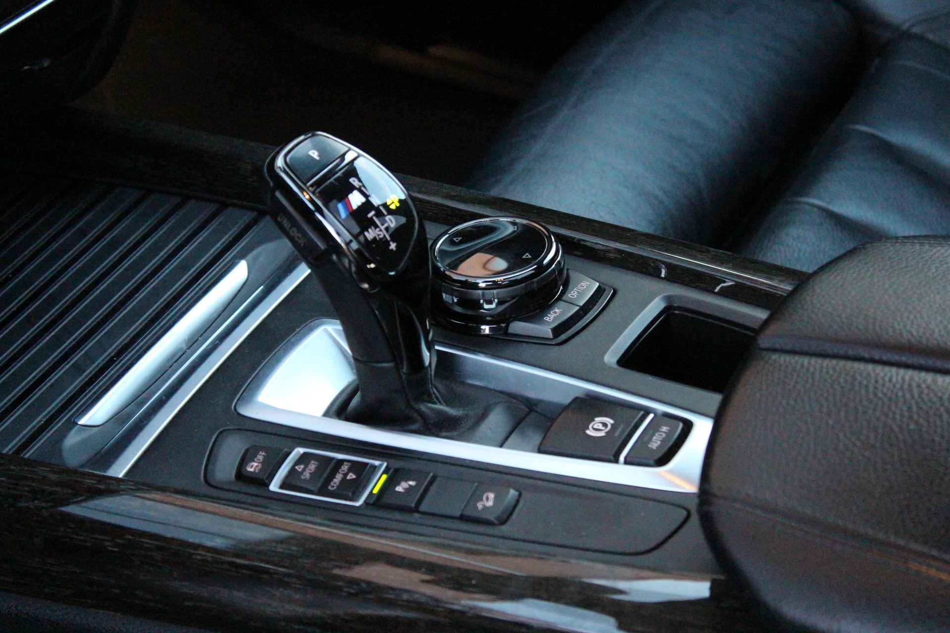 BMW X5 xDrive M50d M-Sport Steptronic - "Toit Ouvrant * Pack M * Head-Up Display * Sièges Electrique Mém * Caméra de Recul"-image-11