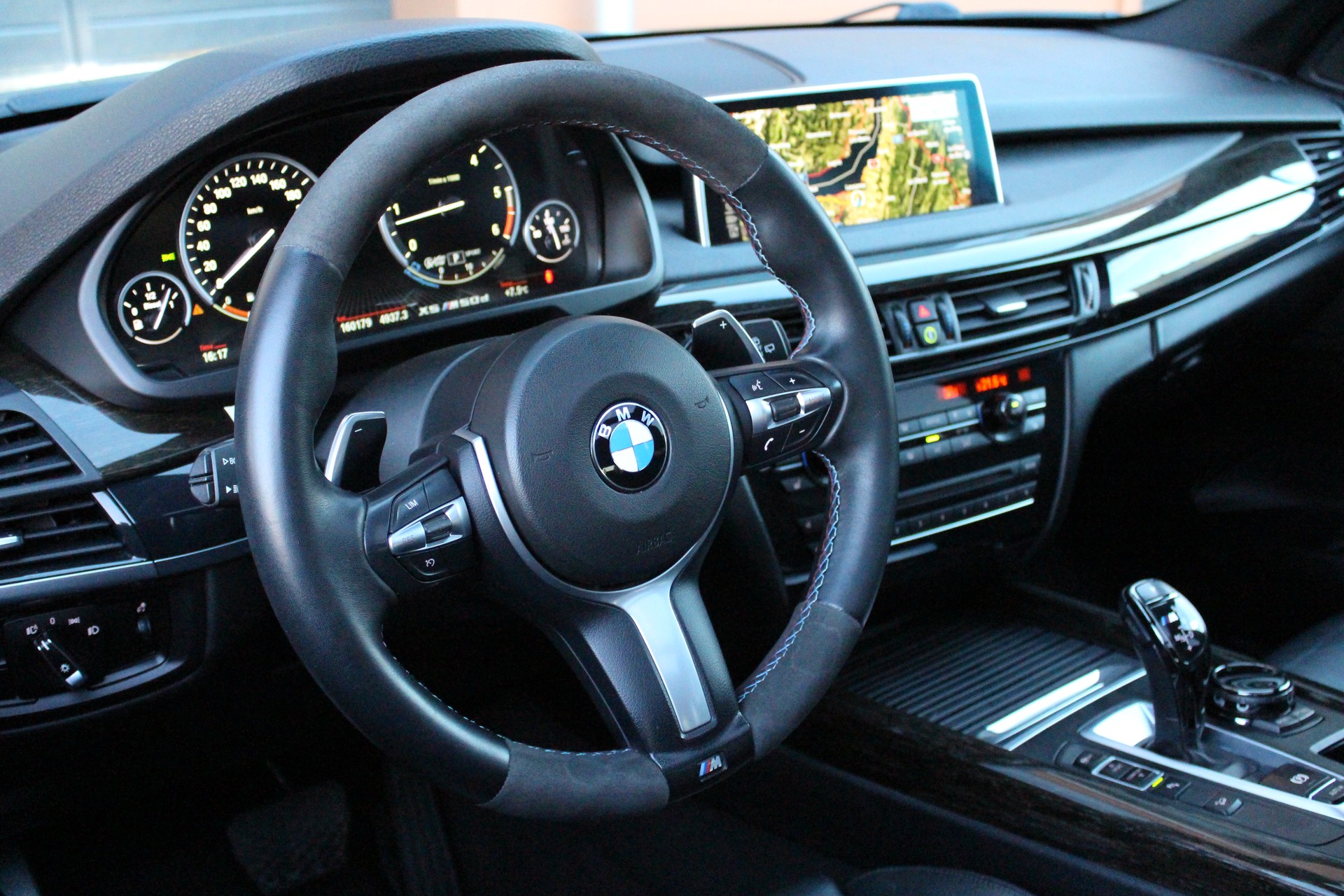 BMW X5 xDrive M50d M-Sport Steptronic - "Toit Ouvrant * Pack M * Head-Up Display * Sièges Electrique Mém * Caméra de Recul"-image-8