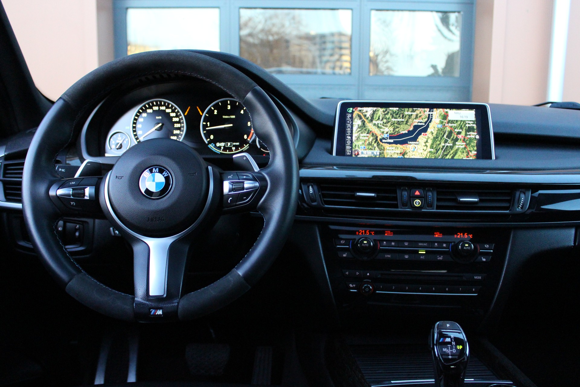 BMW X5 xDrive M50d M-Sport Steptronic - "Toit Ouvrant * Pack M * Head-Up Display * Sièges Electrique Mém * Caméra de Recul"-image-7