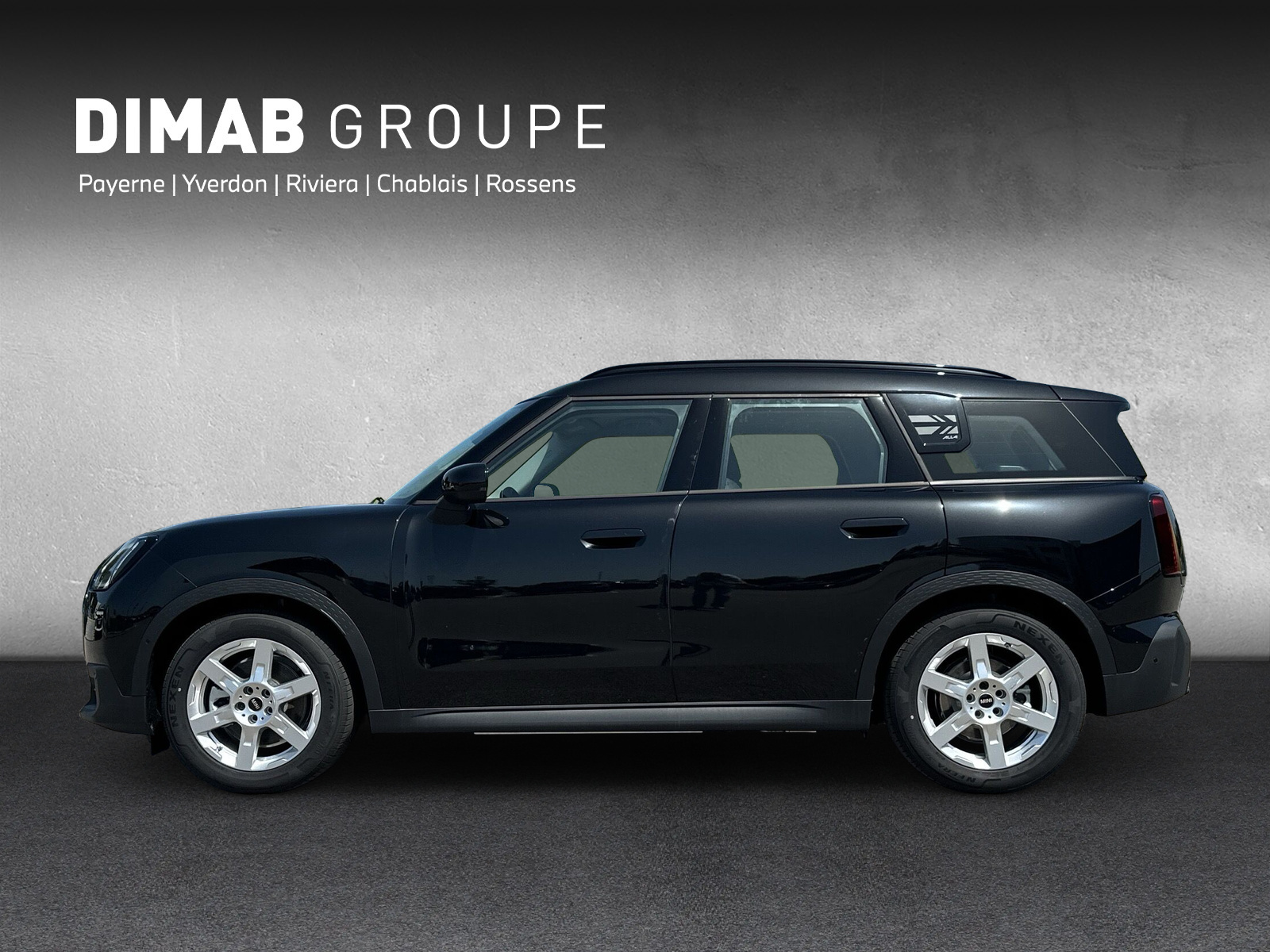 MINI Countryman SE ALL 4-showroom-element-1