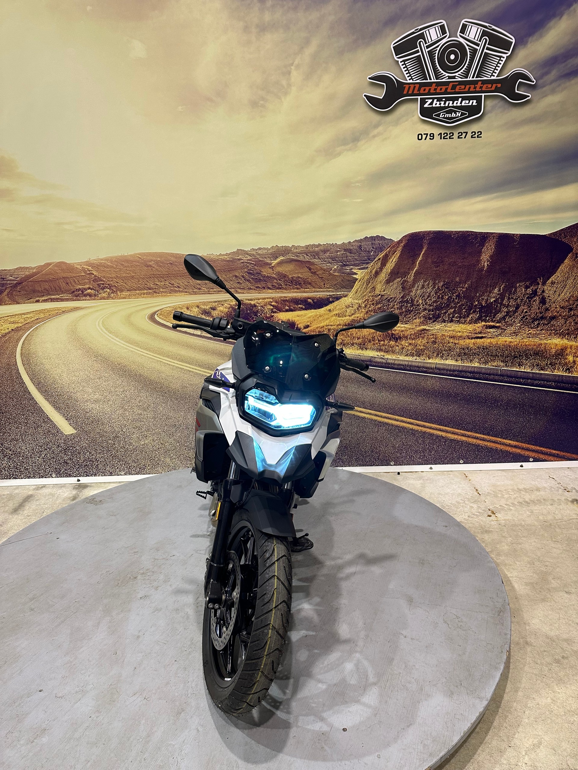 BMW F 750 GS Swiss Edition-showroom-element-2