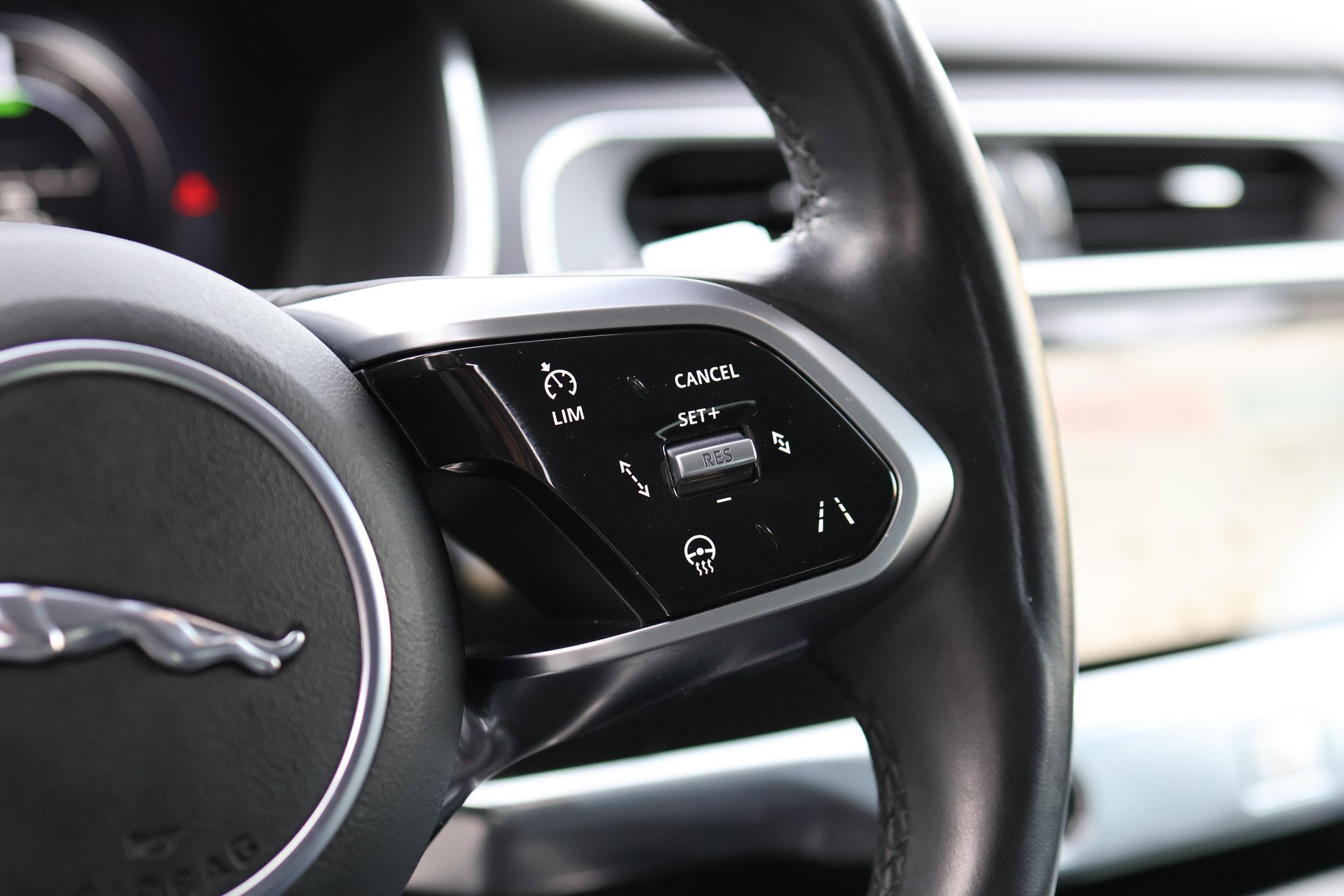 JAGUAR I-Pace EV400 SE AWD-image-16