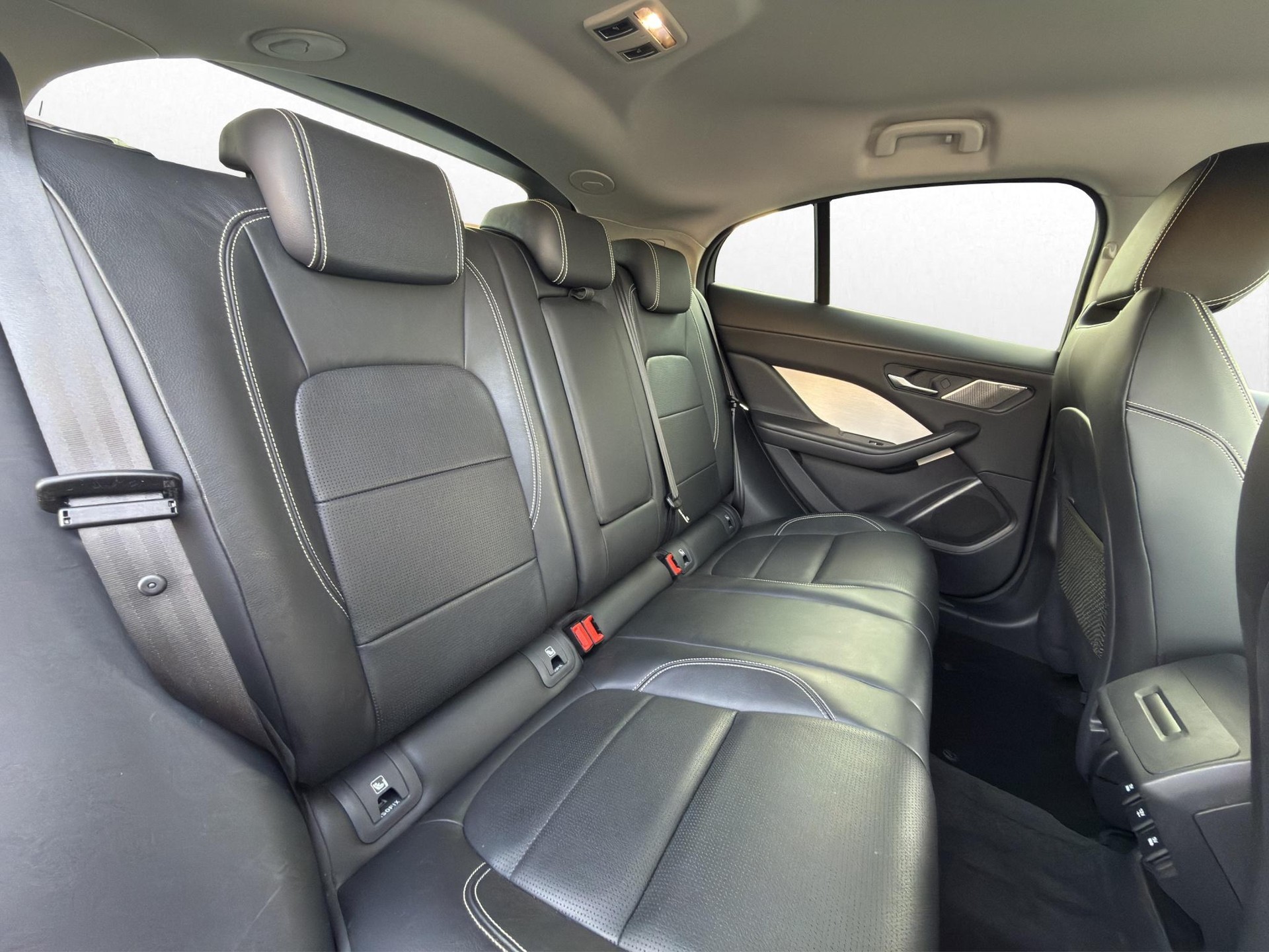 JAGUAR I-Pace EV400 SE AWD-image-27