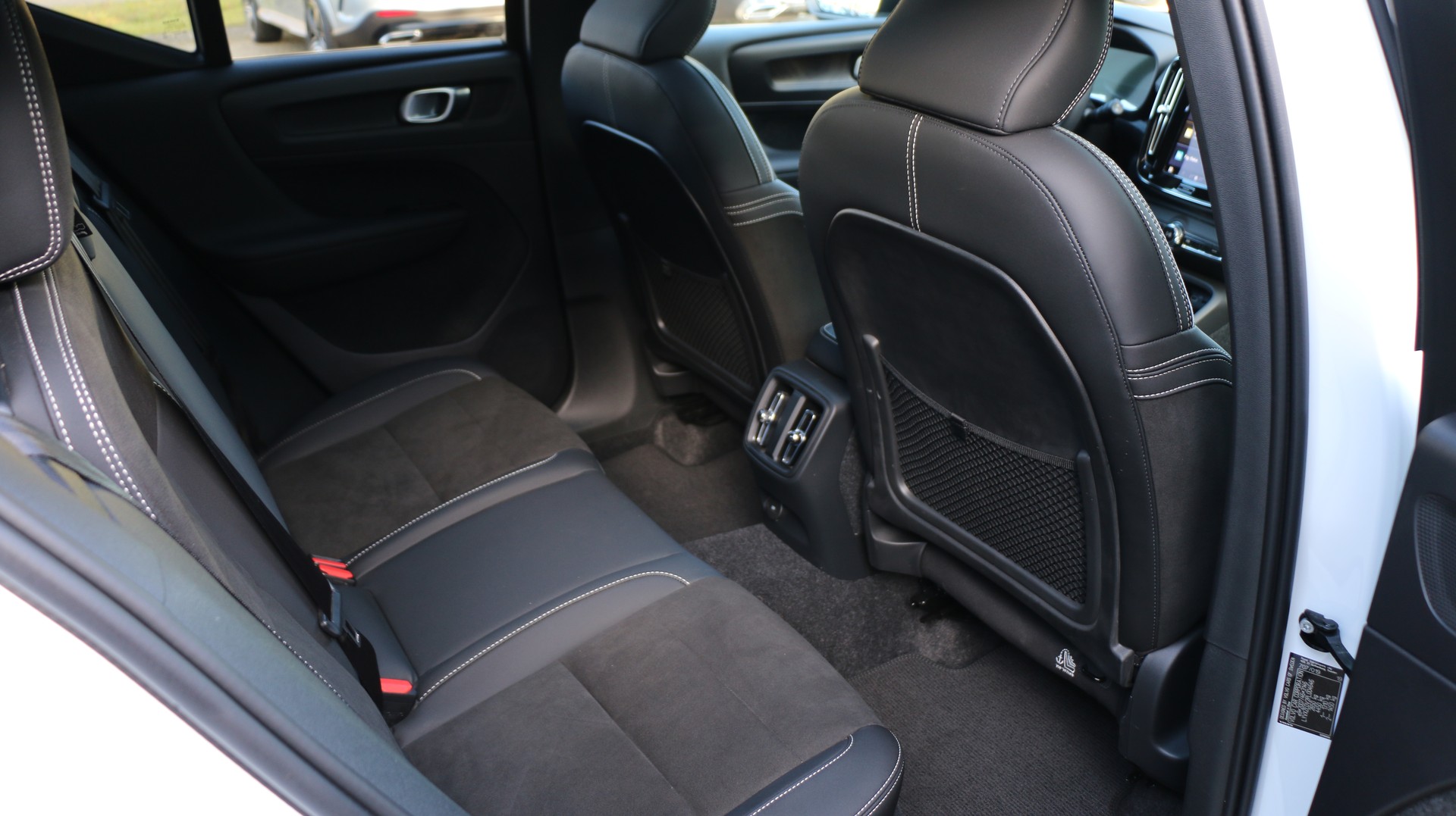 VOLVO XC40 P8 AWD Elec Ultimate-image-16