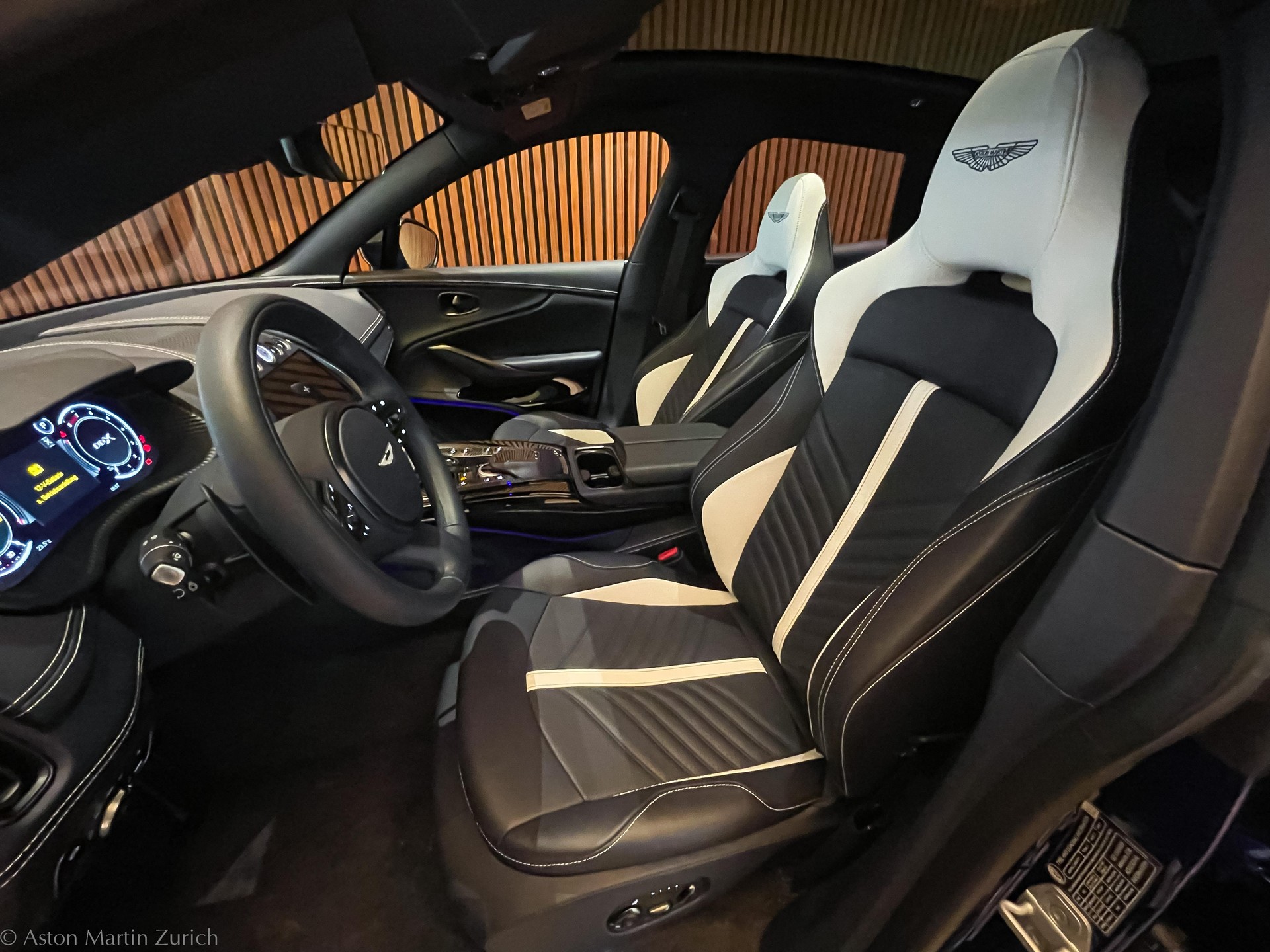 ASTON MARTIN DBX 707 4.0 V8 Bi-Turbo-image-12