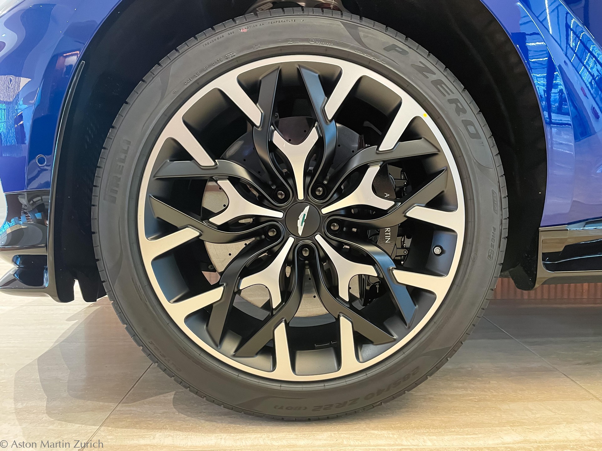 ASTON MARTIN DBX 707 4.0 V8 Bi-Turbo-image-8