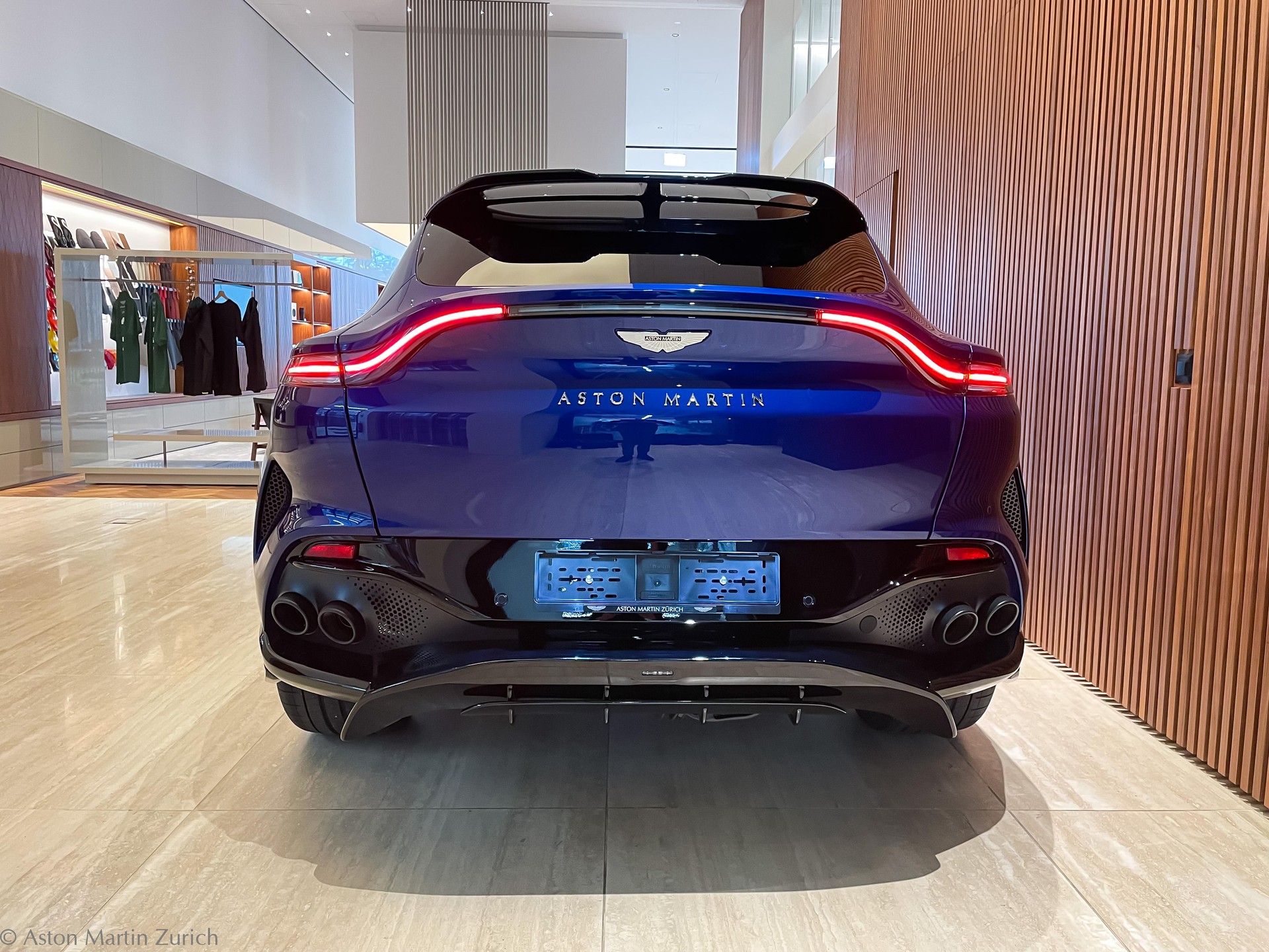 ASTON MARTIN DBX 707 4.0 V8 Bi-Turbo-image-4