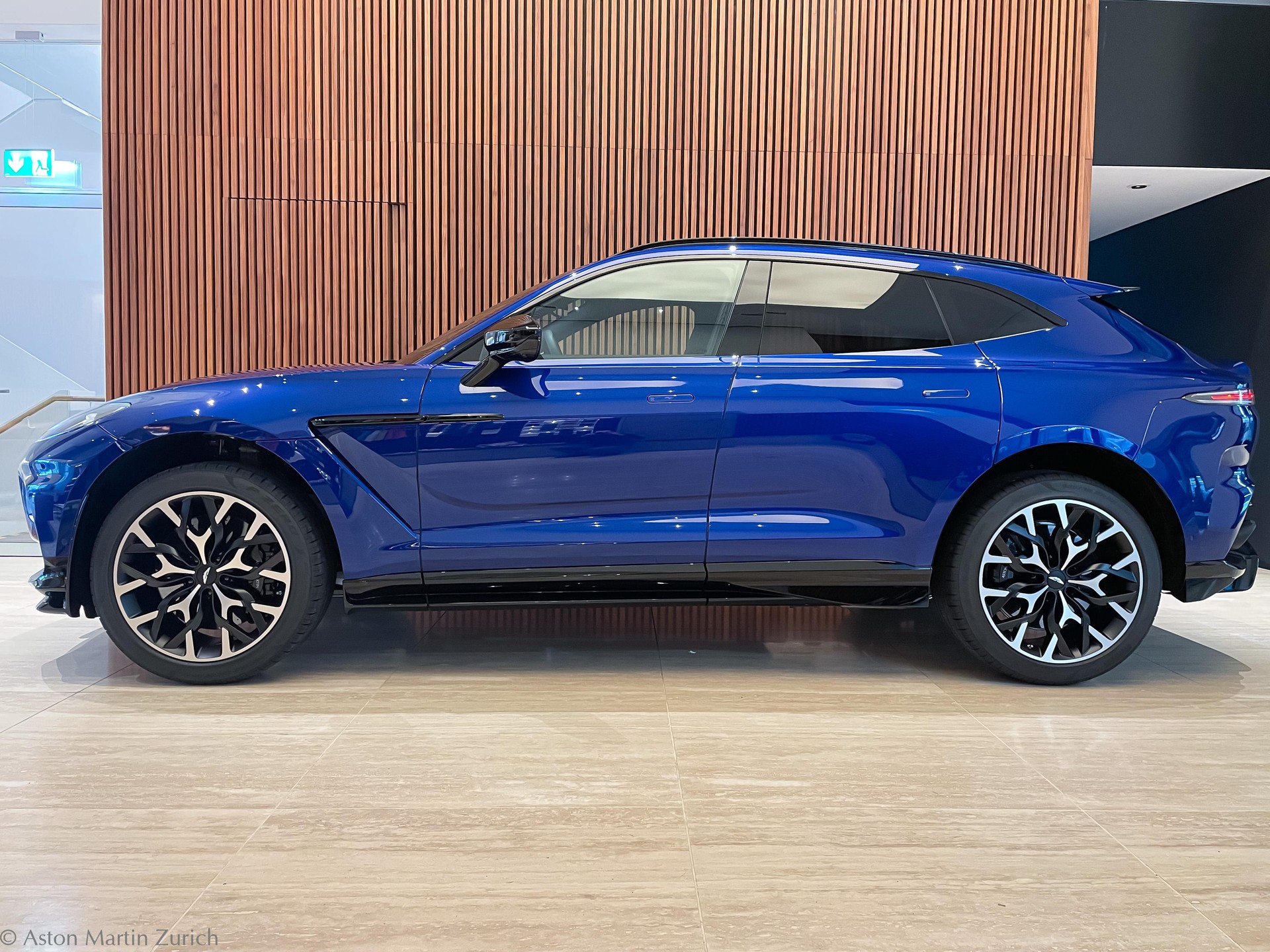 ASTON MARTIN DBX 707 4.0 V8 Bi-Turbo-image-1