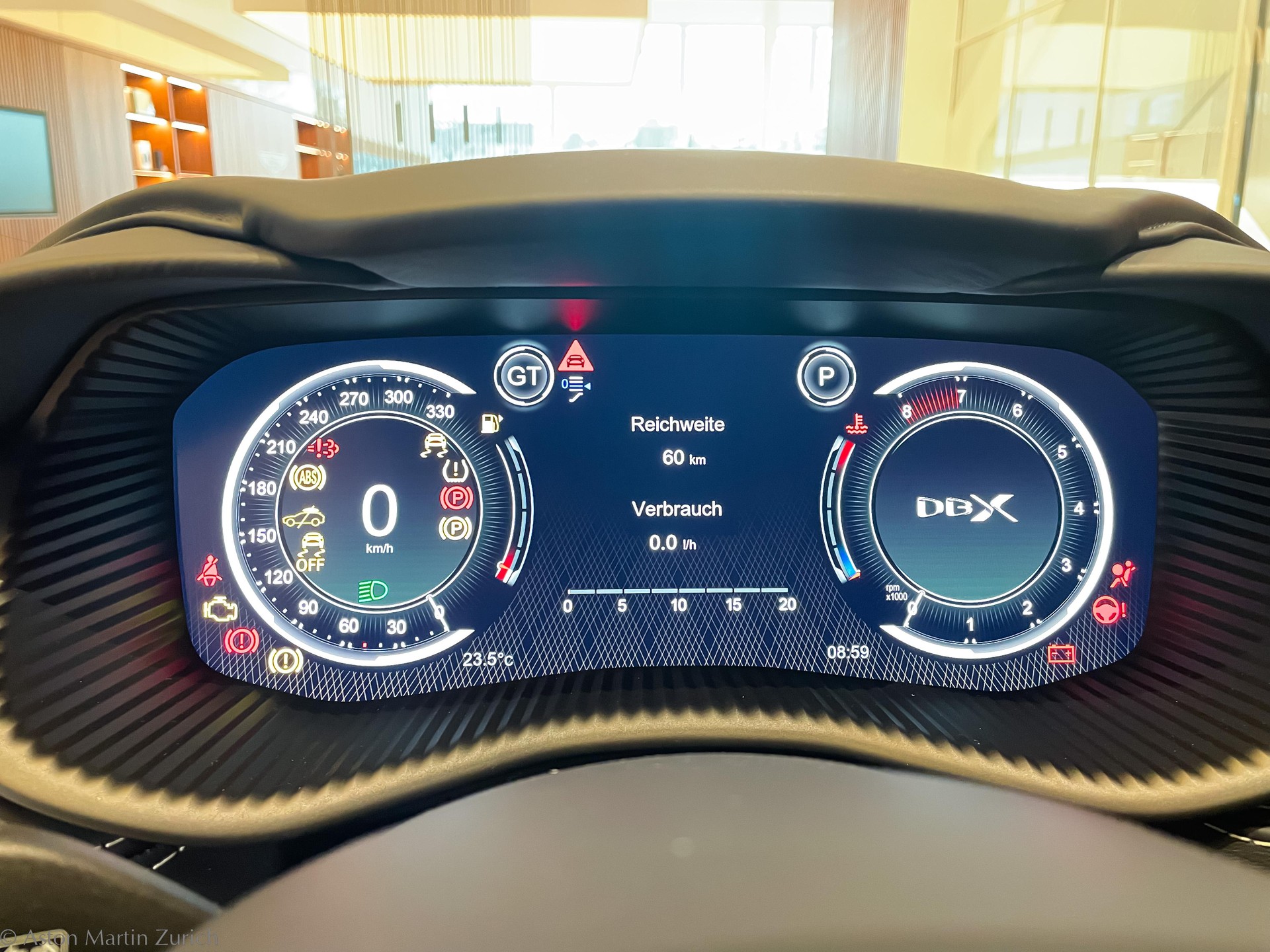 ASTON MARTIN DBX 707 4.0 V8 Bi-Turbo-image-17