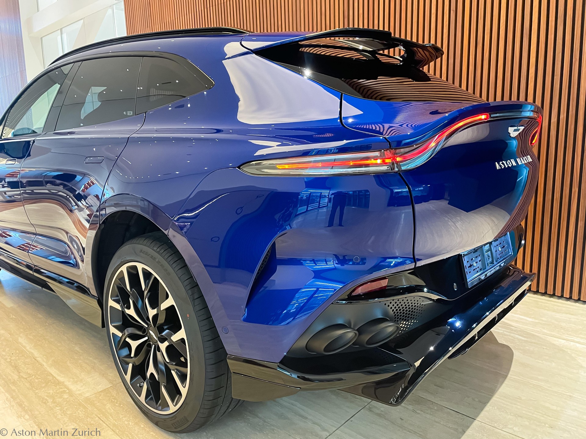 ASTON MARTIN DBX 707 4.0 V8 Bi-Turbo-image-7