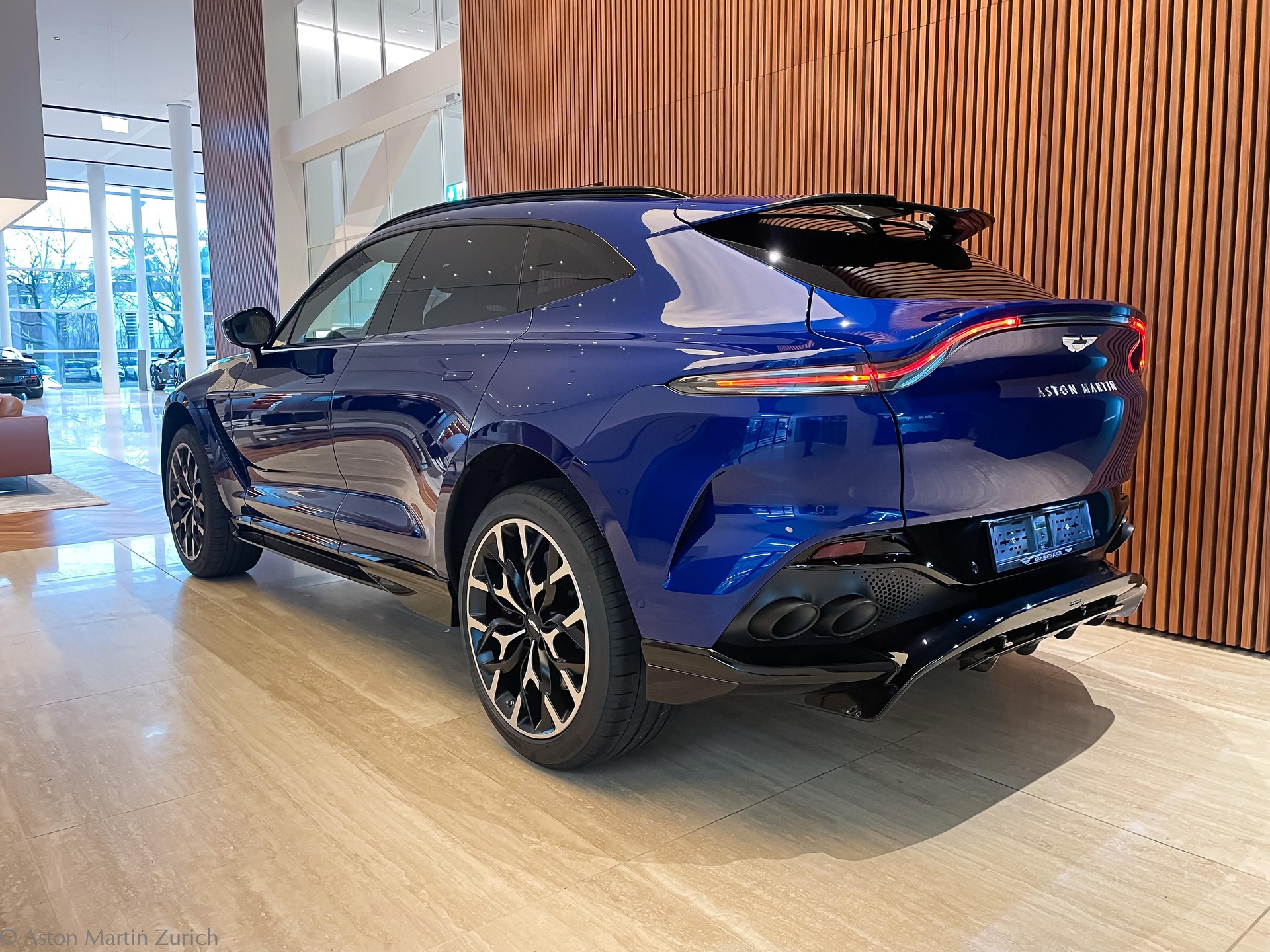 ASTON MARTIN DBX 707 4.0 V8 Bi-Turbo-image-3