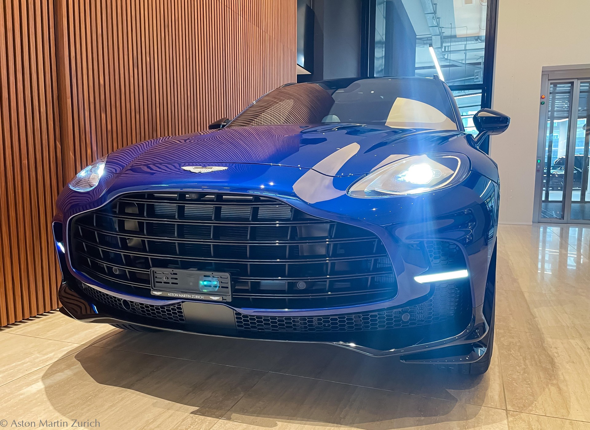 ASTON MARTIN DBX 707 4.0 V8 Bi-Turbo-image-5