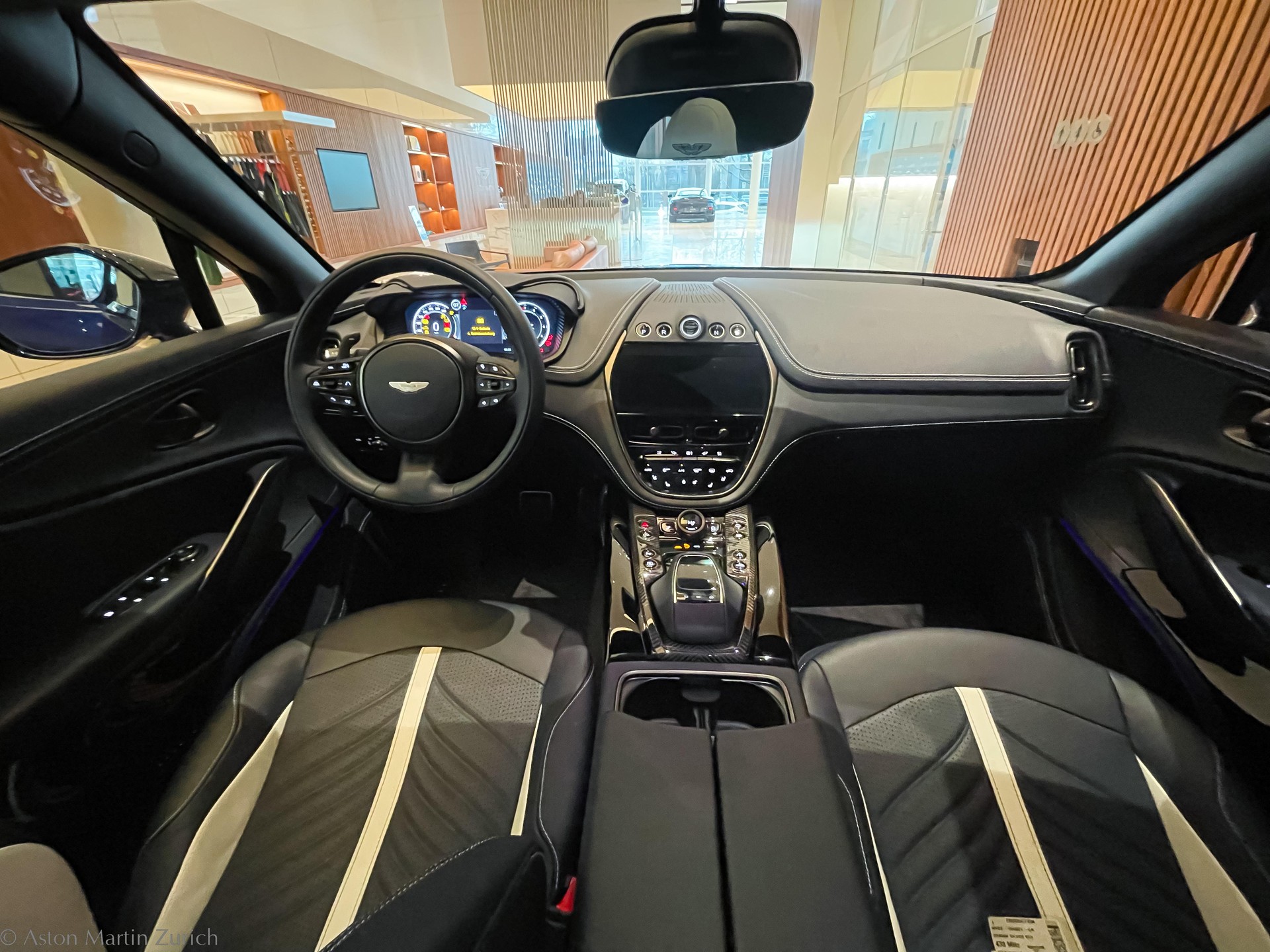 ASTON MARTIN DBX 707 4.0 V8 Bi-Turbo-image-15
