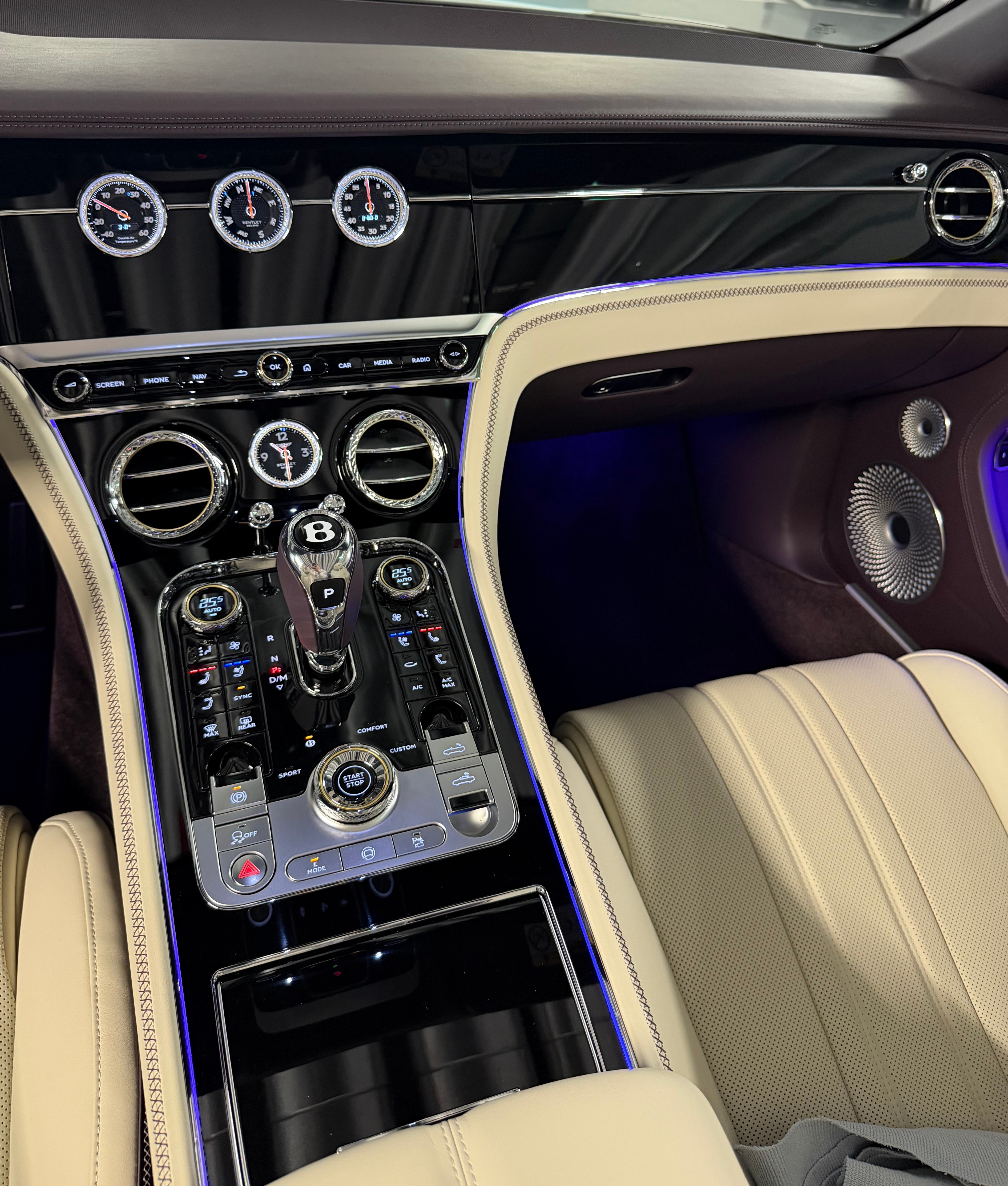 Image BENTLEY CONTINENTAL Continental GTC 4.0 V8 PHEV Black Velvet