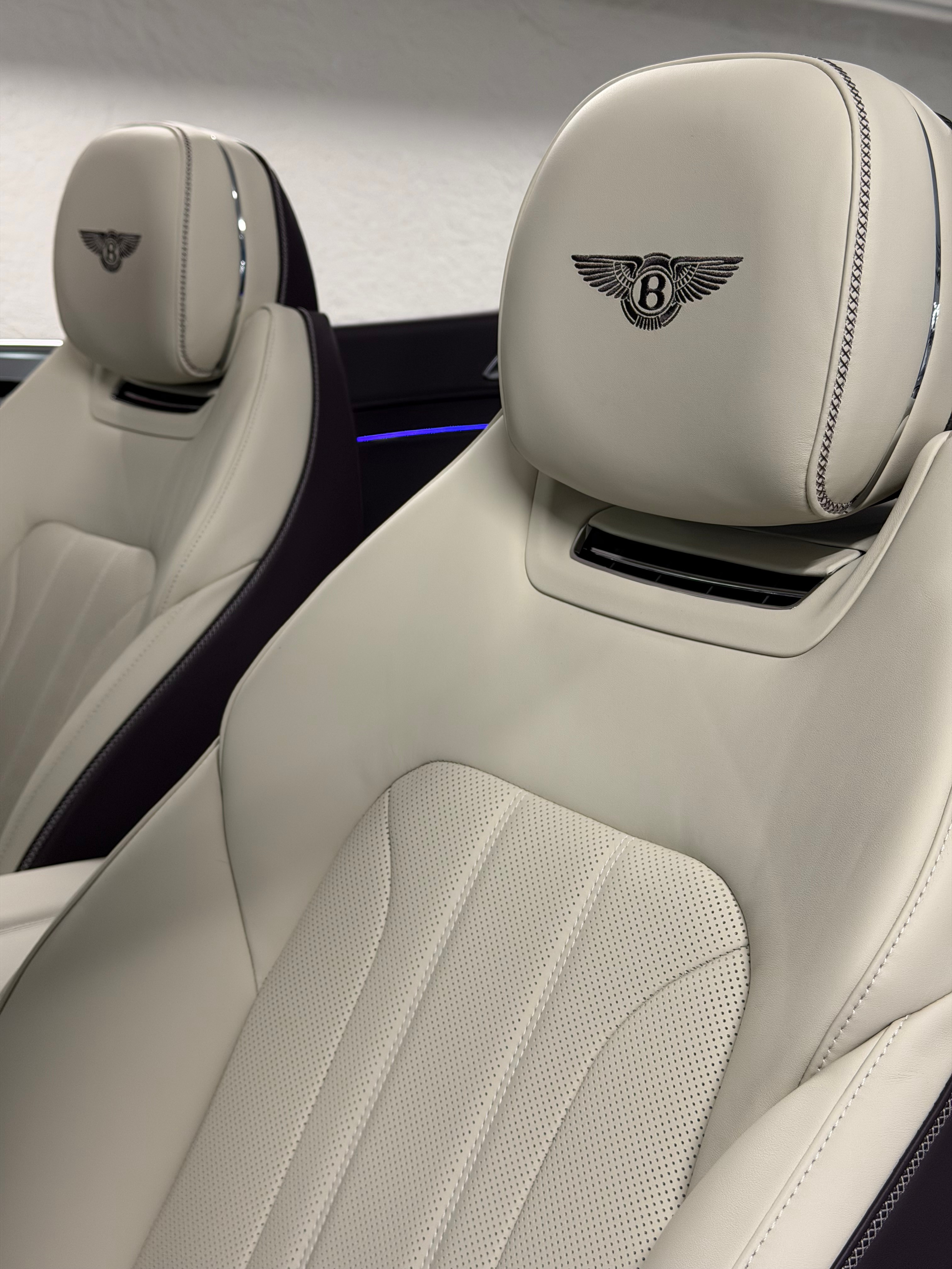 Image BENTLEY CONTINENTAL Continental GTC 4.0 V8 PHEV Black Velvet