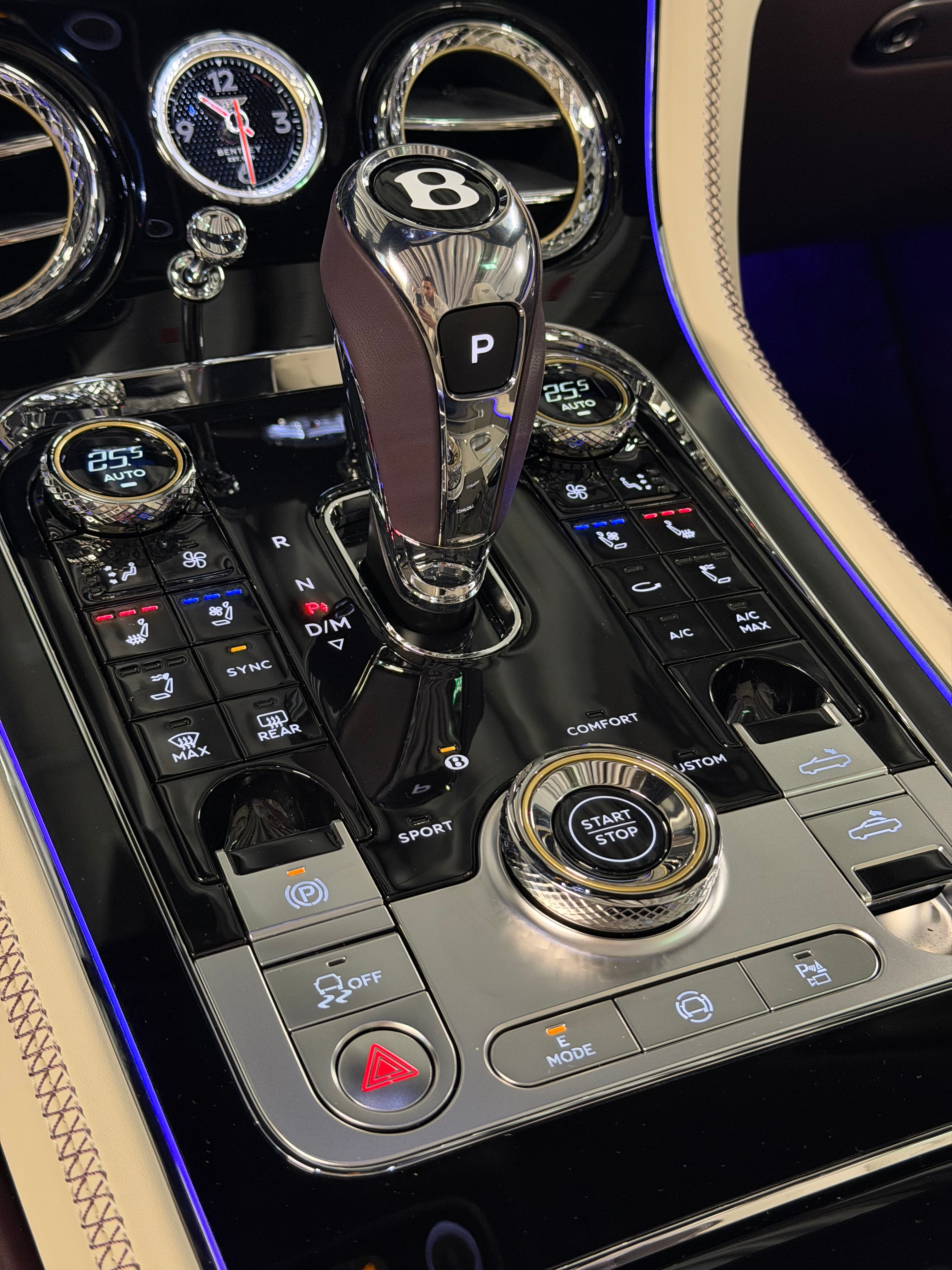 Image BENTLEY CONTINENTAL Continental GTC 4.0 V8 PHEV Black Velvet