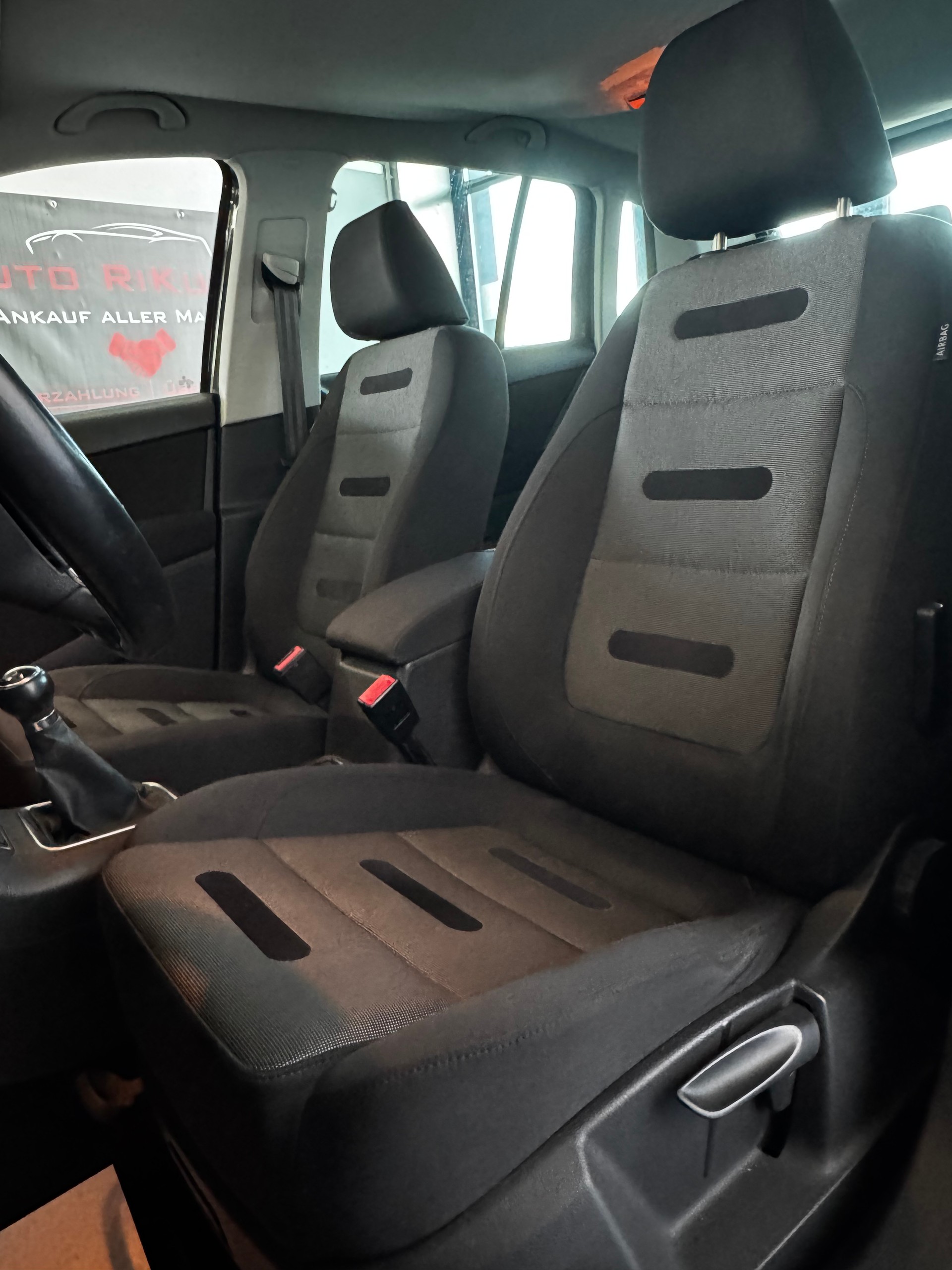 VW Tiguan 2.0 TDI Sport&Style-image-13