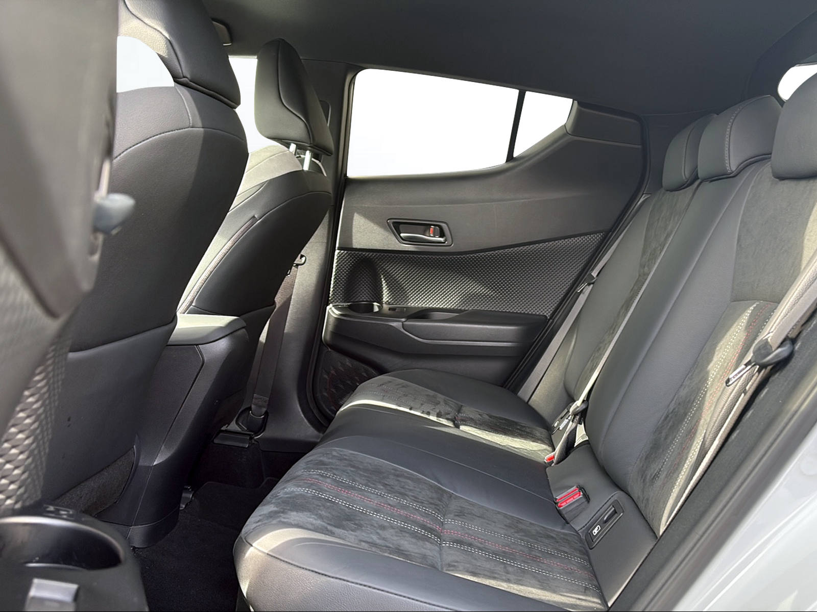 TOYOTA C-HR 2.0 HSD CVT GR Sport-image-10
