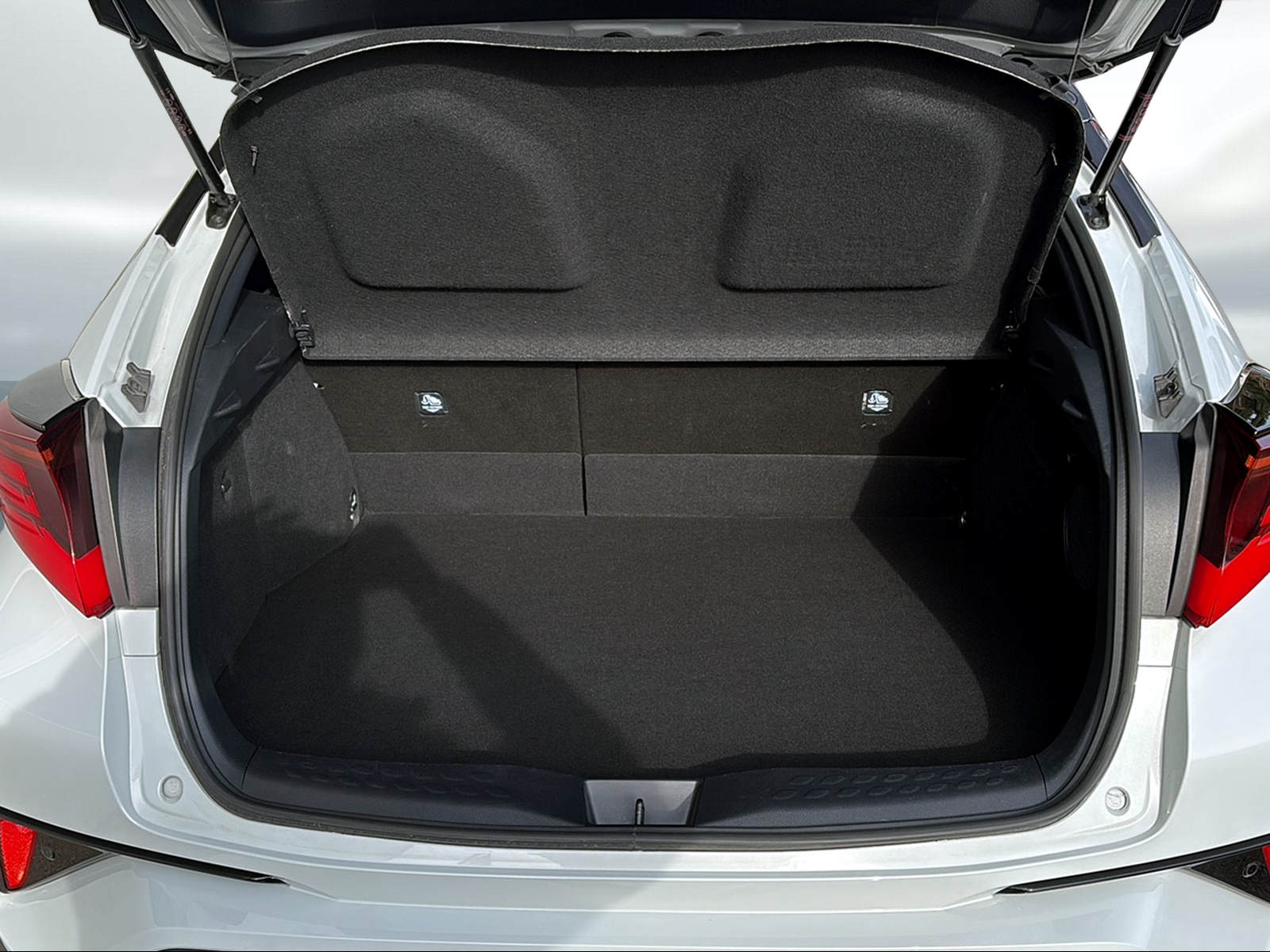 TOYOTA C-HR 2.0 HSD CVT GR Sport-image-7