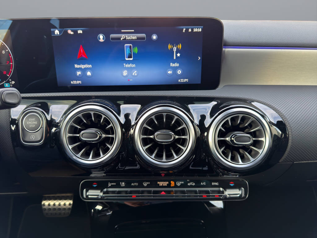 MERCEDES-BENZ A 220 AMG Line 4matic-image-9
