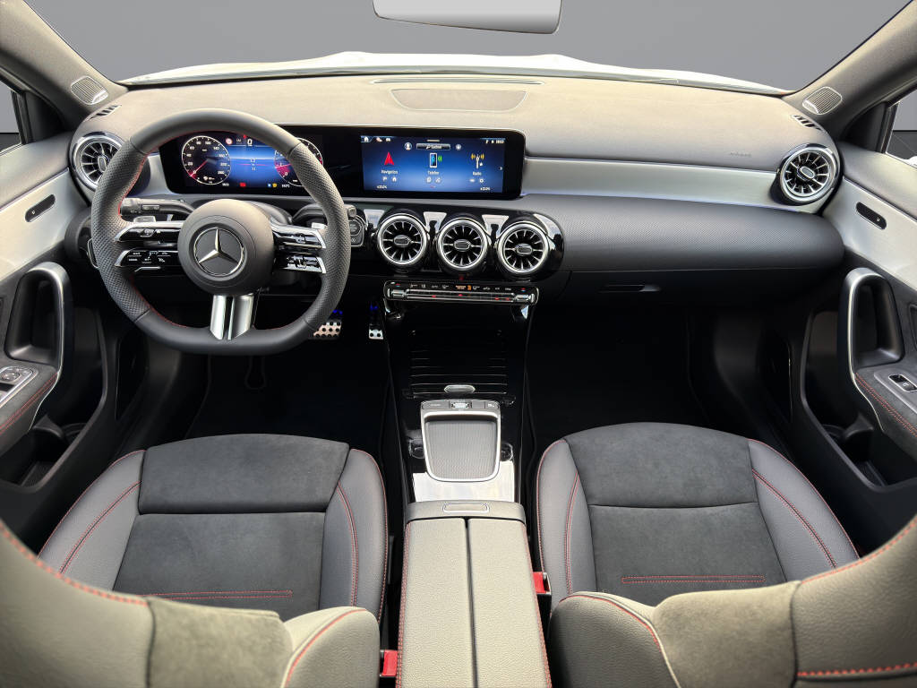 MERCEDES-BENZ A 220 AMG Line 4matic-image-8