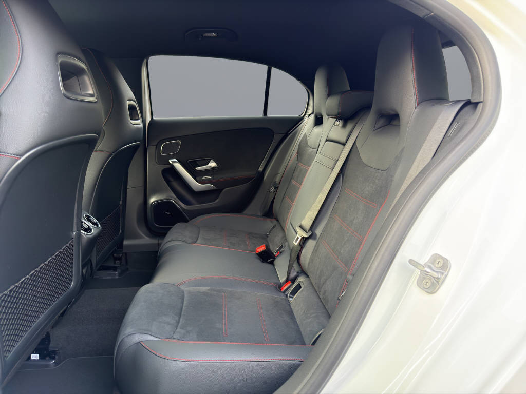 MERCEDES-BENZ A 220 AMG Line 4matic-image-11