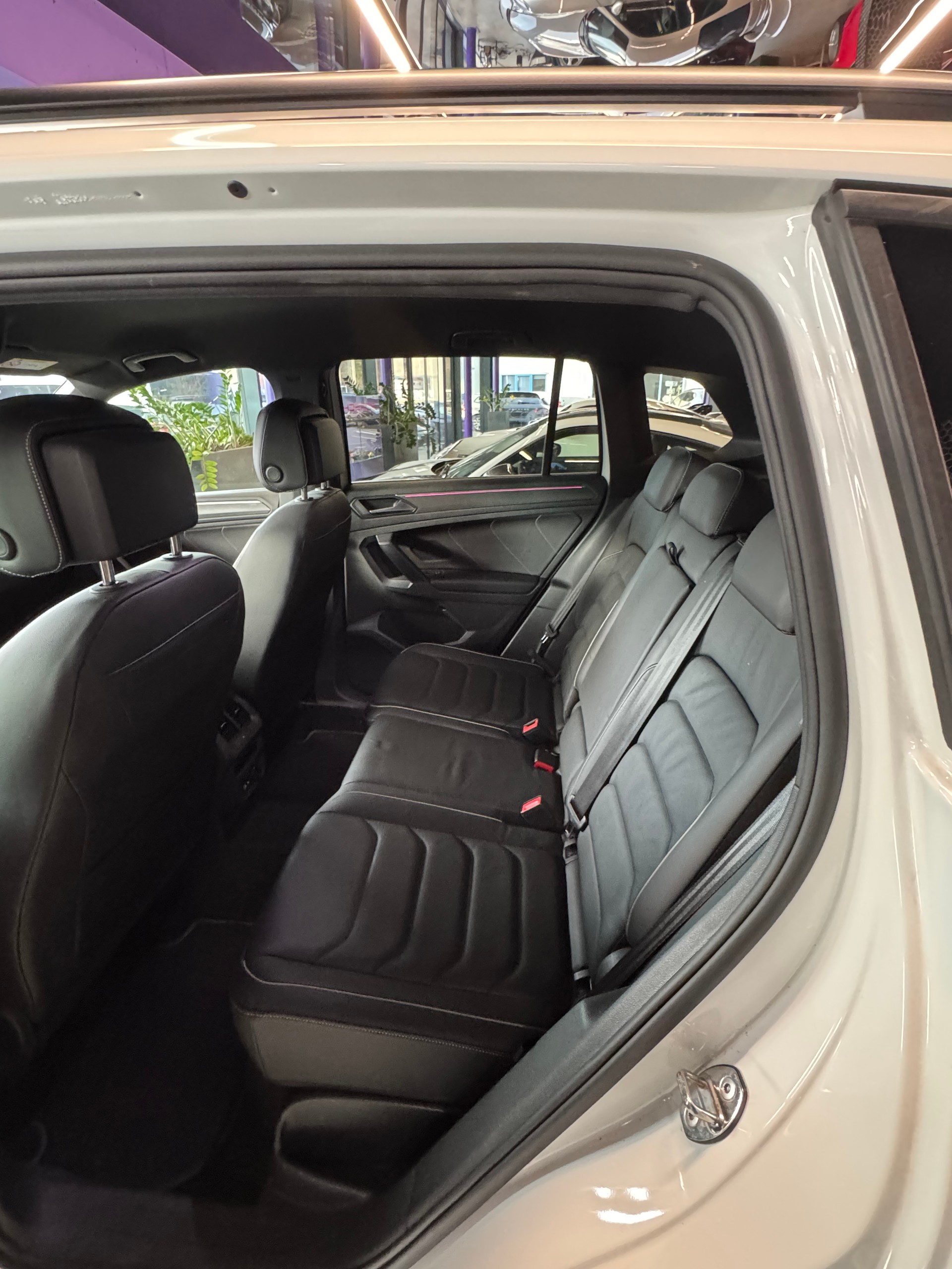 VW Tiguan 2.0 TDI SCR R-Line 4Motion DSG-showroom-element-3