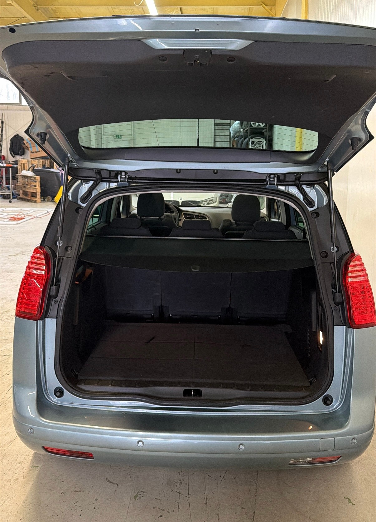 PEUGEOT 5008 1.6 16V T Allure Automatic(Frisch MFK)-image-10