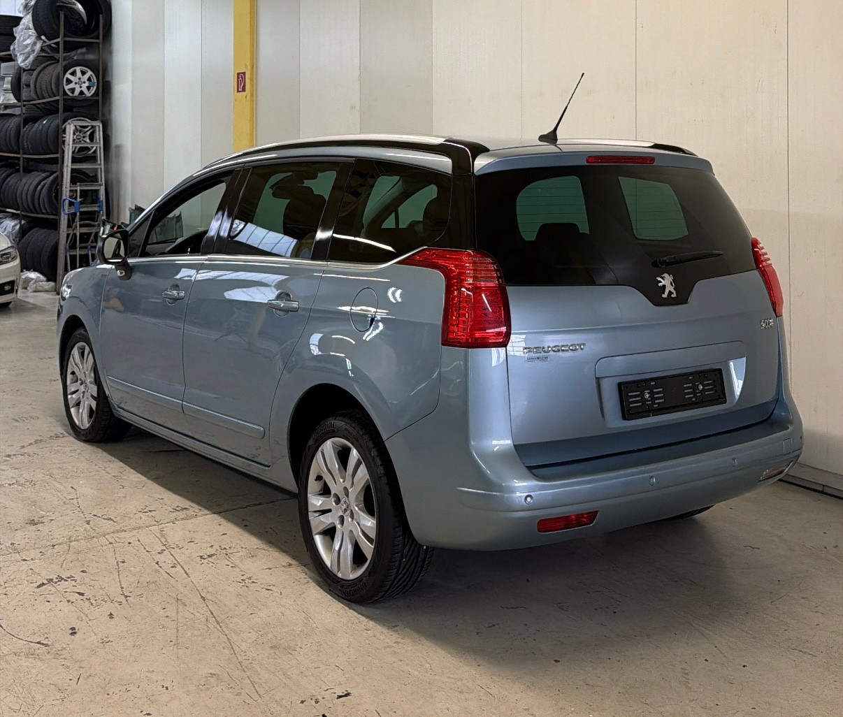 PEUGEOT 5008 1.6 16V T Allure Automatic(Frisch MFK)-image-5