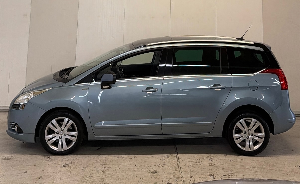 PEUGEOT 5008 1.6 16V T Allure Automatic(Frisch MFK)-image-3