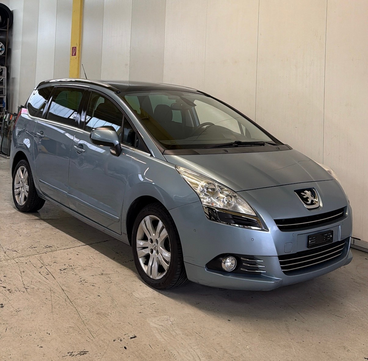 PEUGEOT 5008 1.6 16V T Allure Automatic(Frisch MFK)