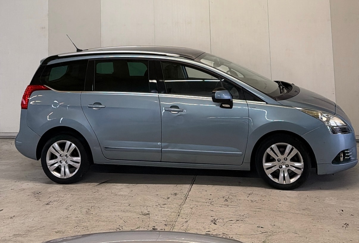 PEUGEOT 5008 1.6 16V T Allure Automatic(Frisch MFK)-image-4