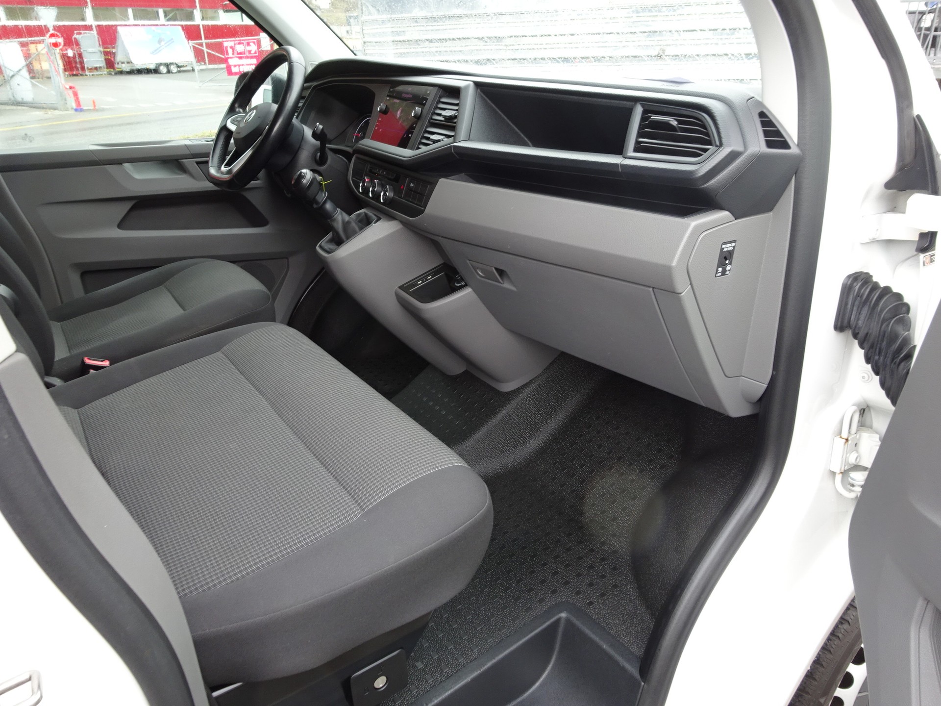 VW T6.1 2.0 TDI 4Motion-image-25