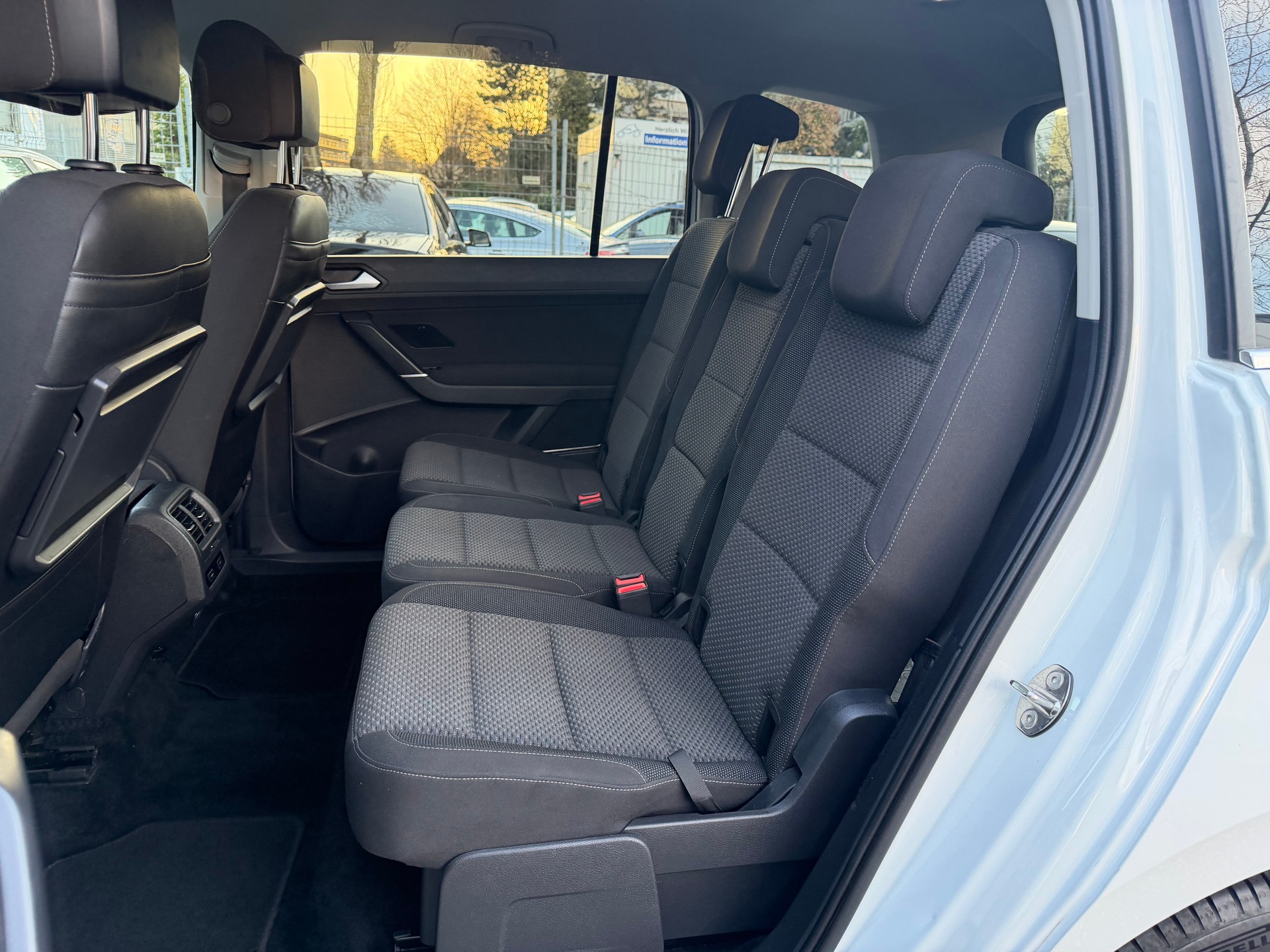 VW Touran 2.0 TDI BlueMotion Technology Comfortline DSG * Gr-Navi * Klima-auto * Tempomat * PDC V&H * RF-Kamera * Ab MFK *-image-3